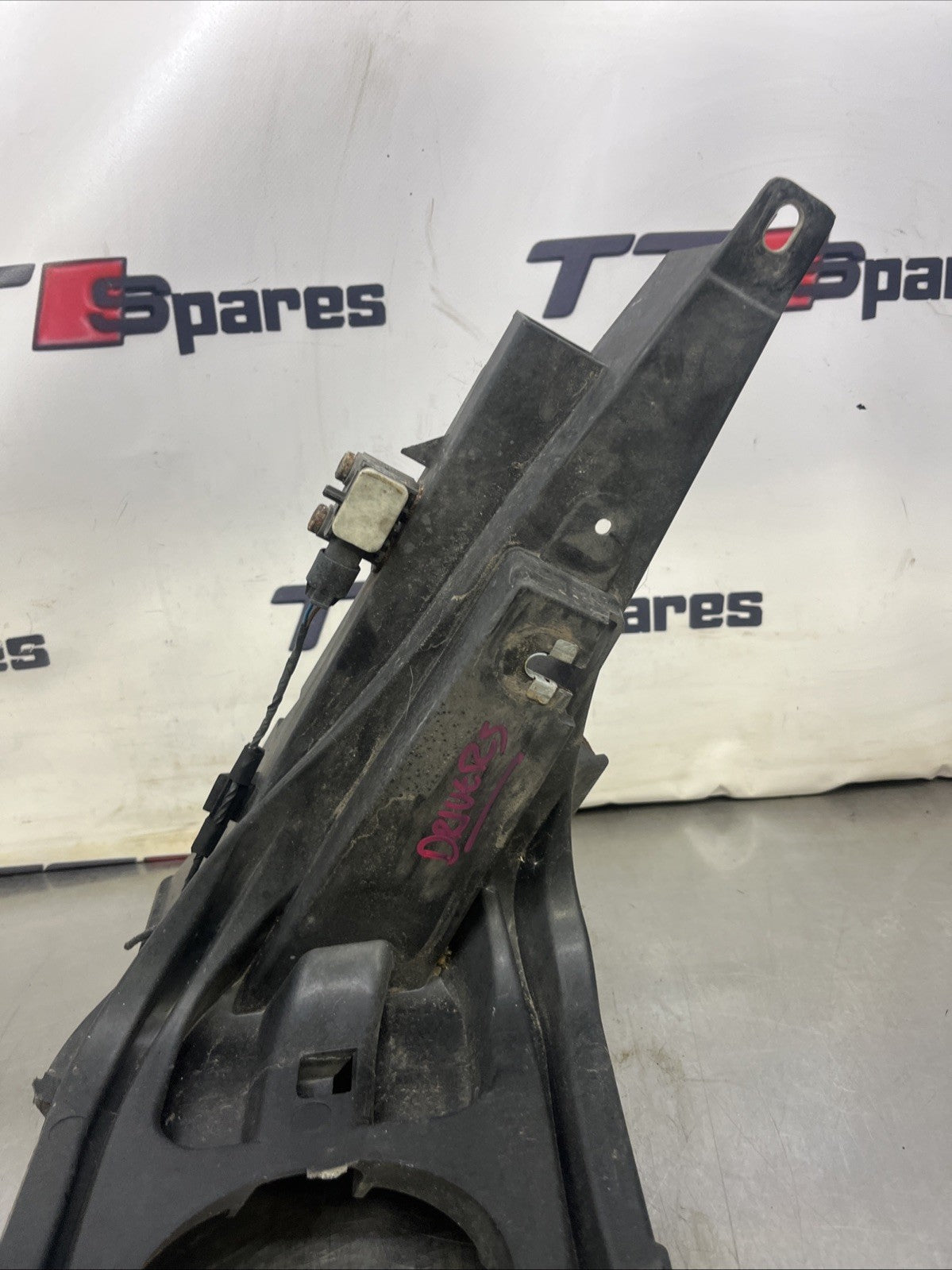 BMW X5 E70 Wing Panel Bracket Front Bumper Right O/S Fender Bottom Mount 7157984