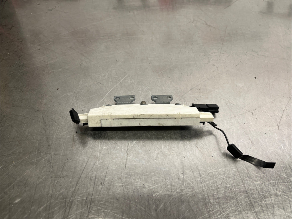 PORSCHE 911/Boxster/Cayman 997 AM/FM/FZV Antenna Amplifier 997.647.117.00