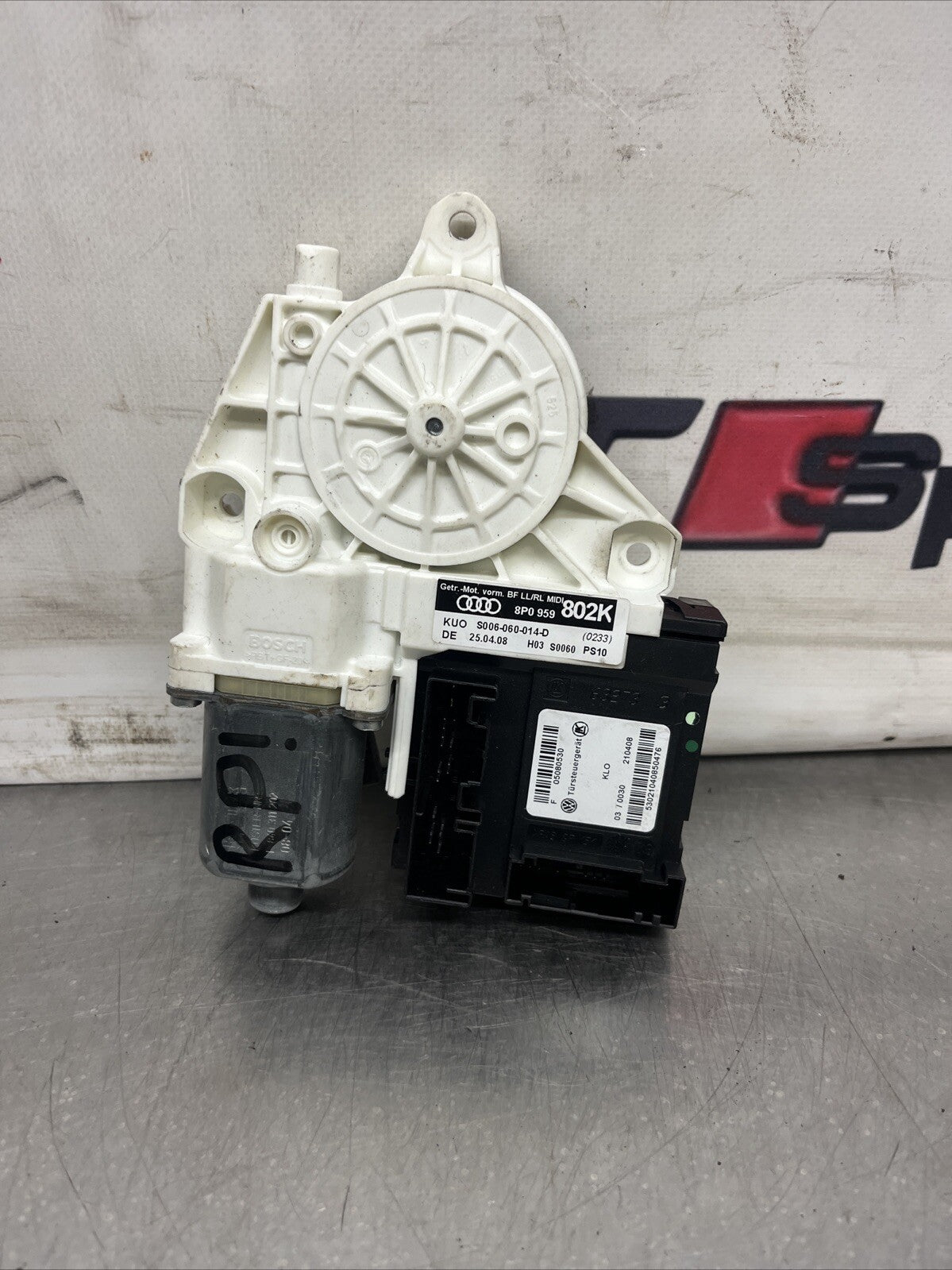 Audi A3 03-12 n/s near passenger left front window motor 8P0959802K 
