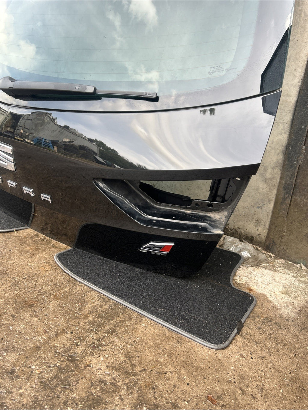 17-20 SEAT LEON CUPRA MK3 Black LZ5C COMPLETE BOOT LID  *NO LIGHTS*