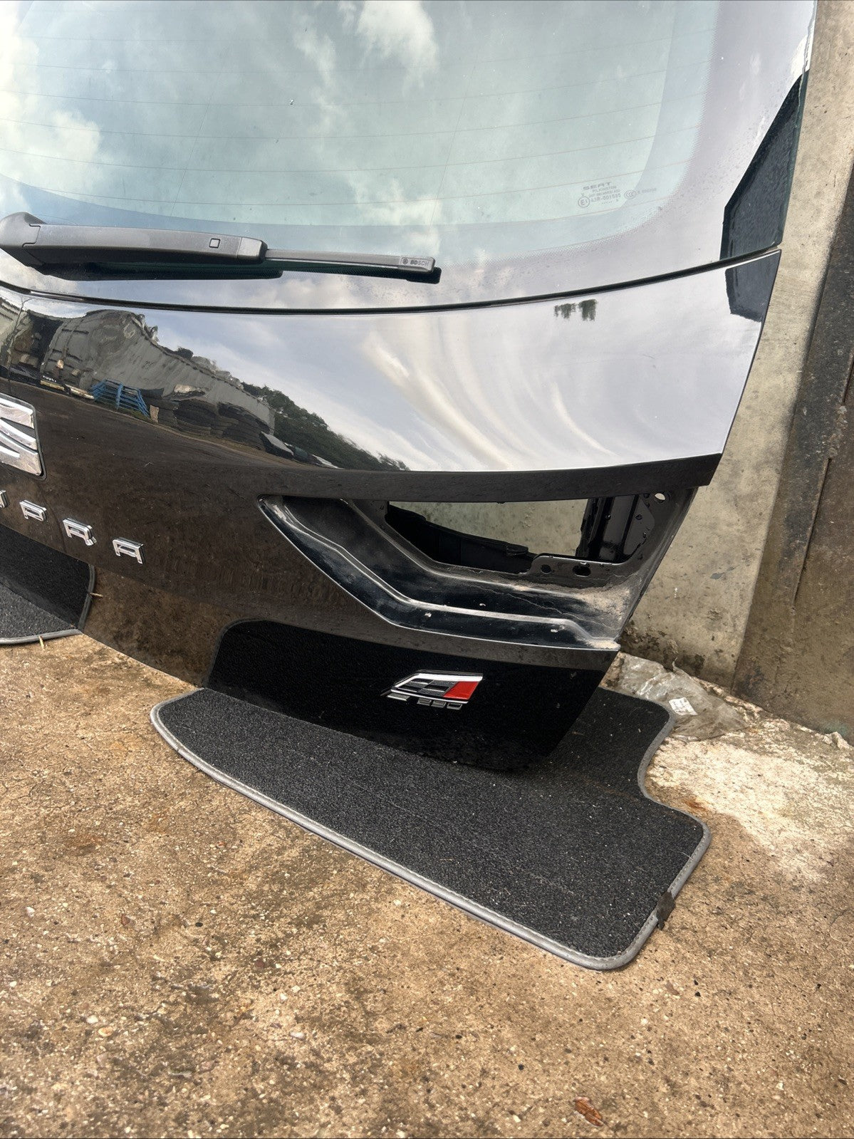 17-20 SEAT LEON CUPRA MK3 Black LZ5C COMPLETE BOOT LID  *NO LIGHTS*
