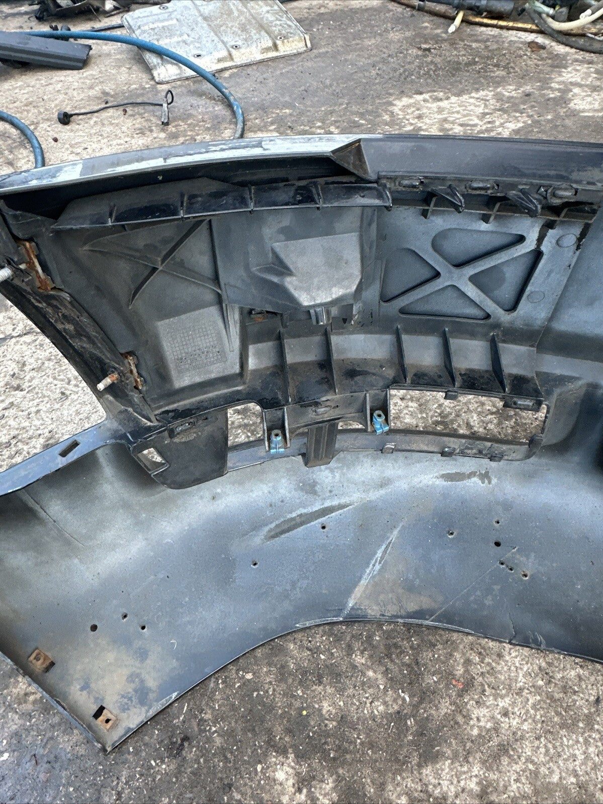 AUDI TT 8N 225 FRONT BUMPER BLACK   NO WASHER JETS / NO GRILLES