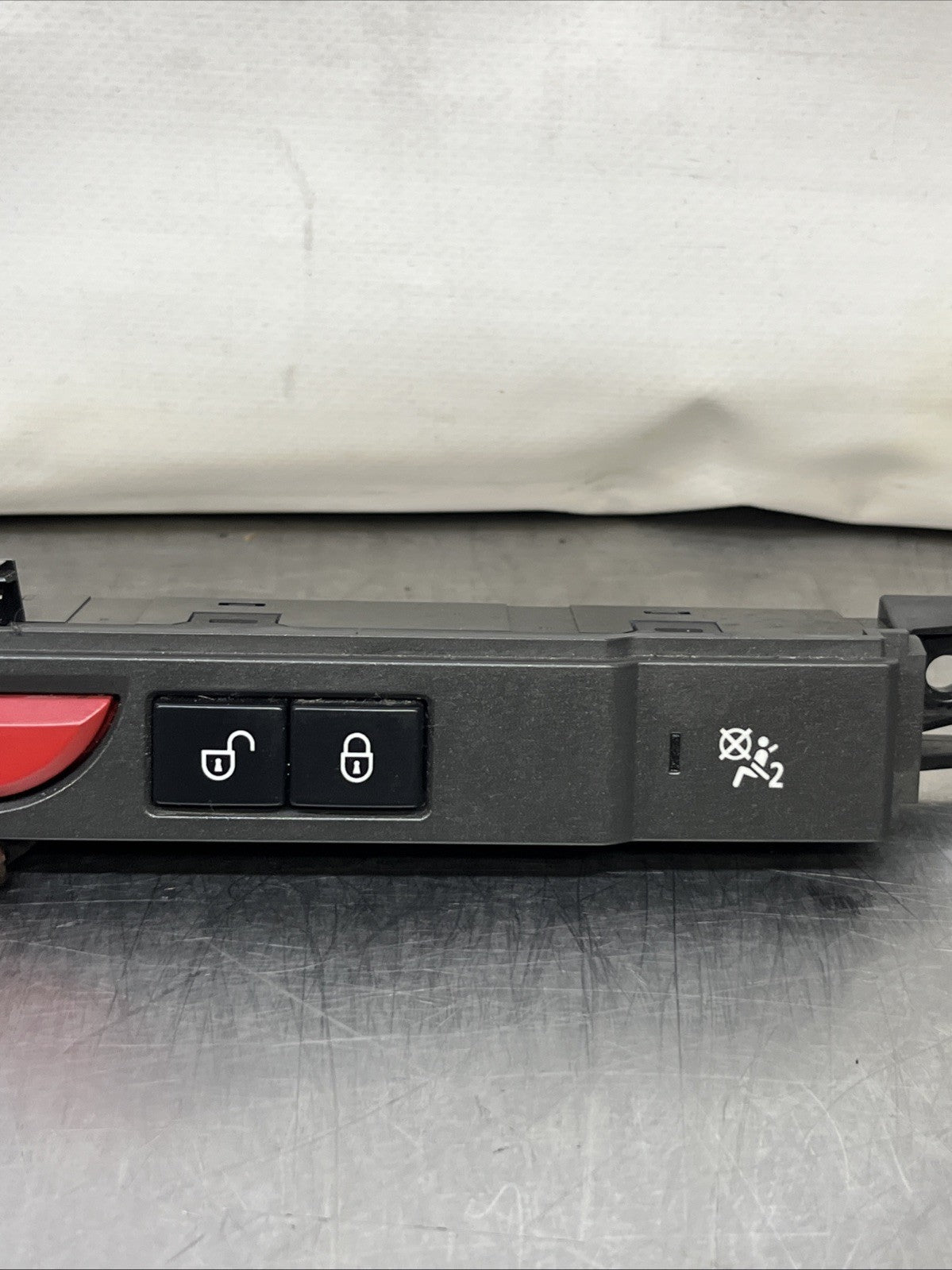 YUL500630WUX GENUINE RANGE ROVER SPORT HAZARD WARNING SWITCH