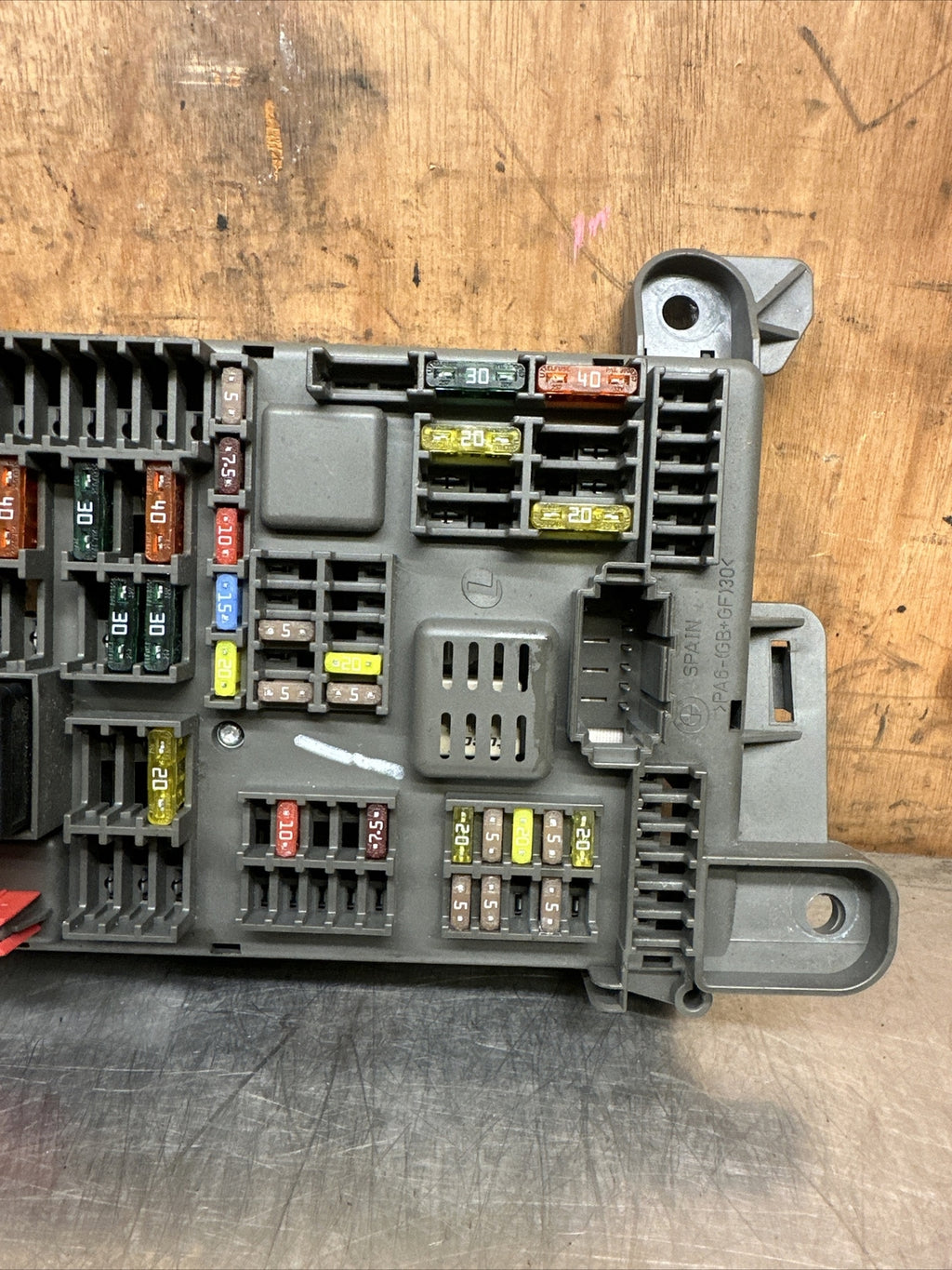 BMW  X5 E70 Fuse Box Relay Unit Module Power Distribution B010105300 B552 