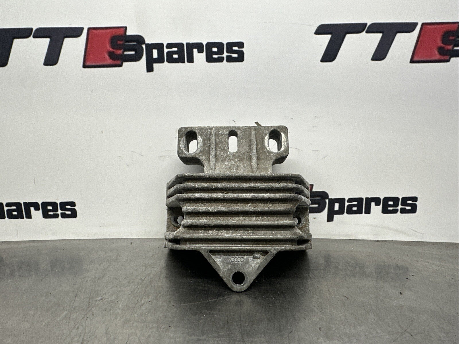 Audi TT 8N Mk1 Left Gearbox Mount 8N0199555C. Good Condition Low Miles
