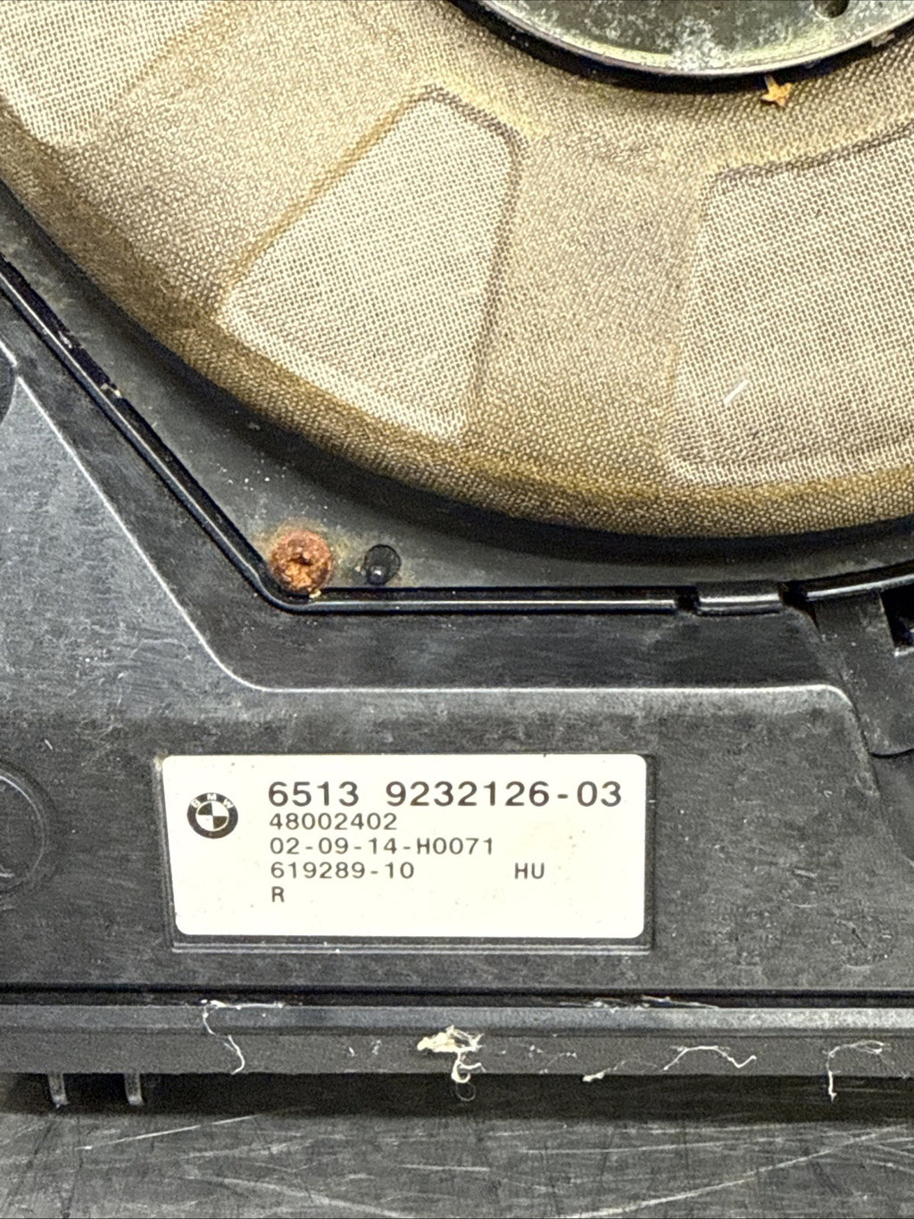 BMW 1 SERIES HARMAN SUBWOOFER WITH COVER DRIVER RIGHT SIDE 9232126 F20 F21 F22