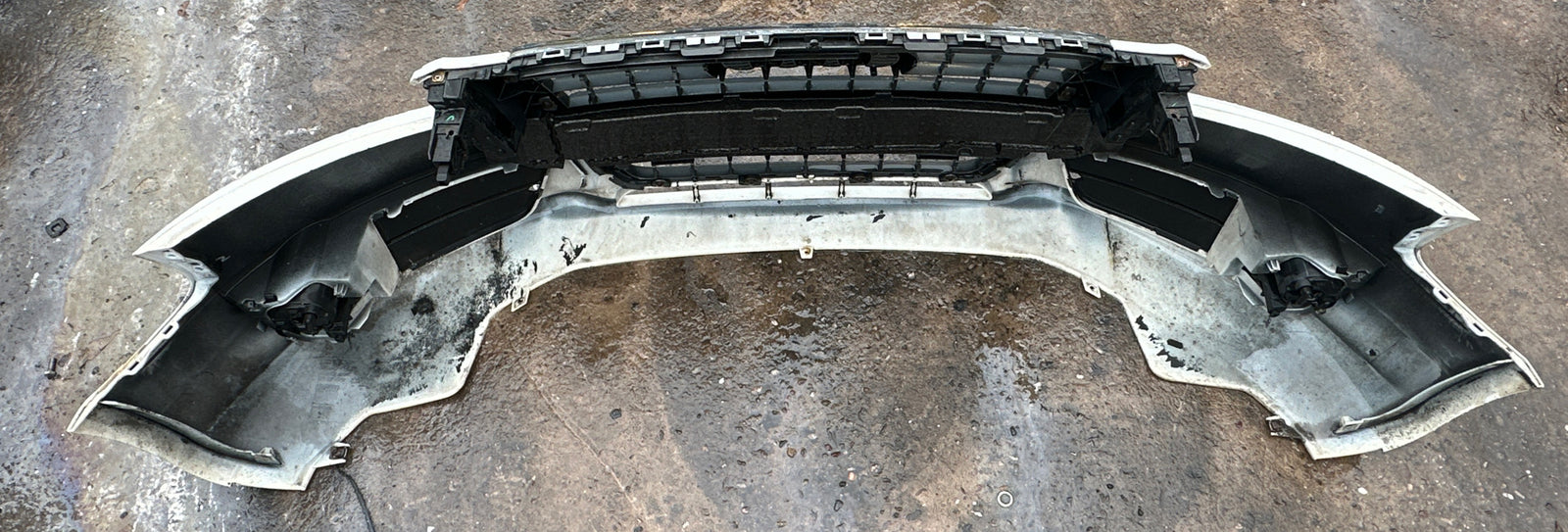 AUDI A5 (2009) FRONT BUMPER IN WHITE