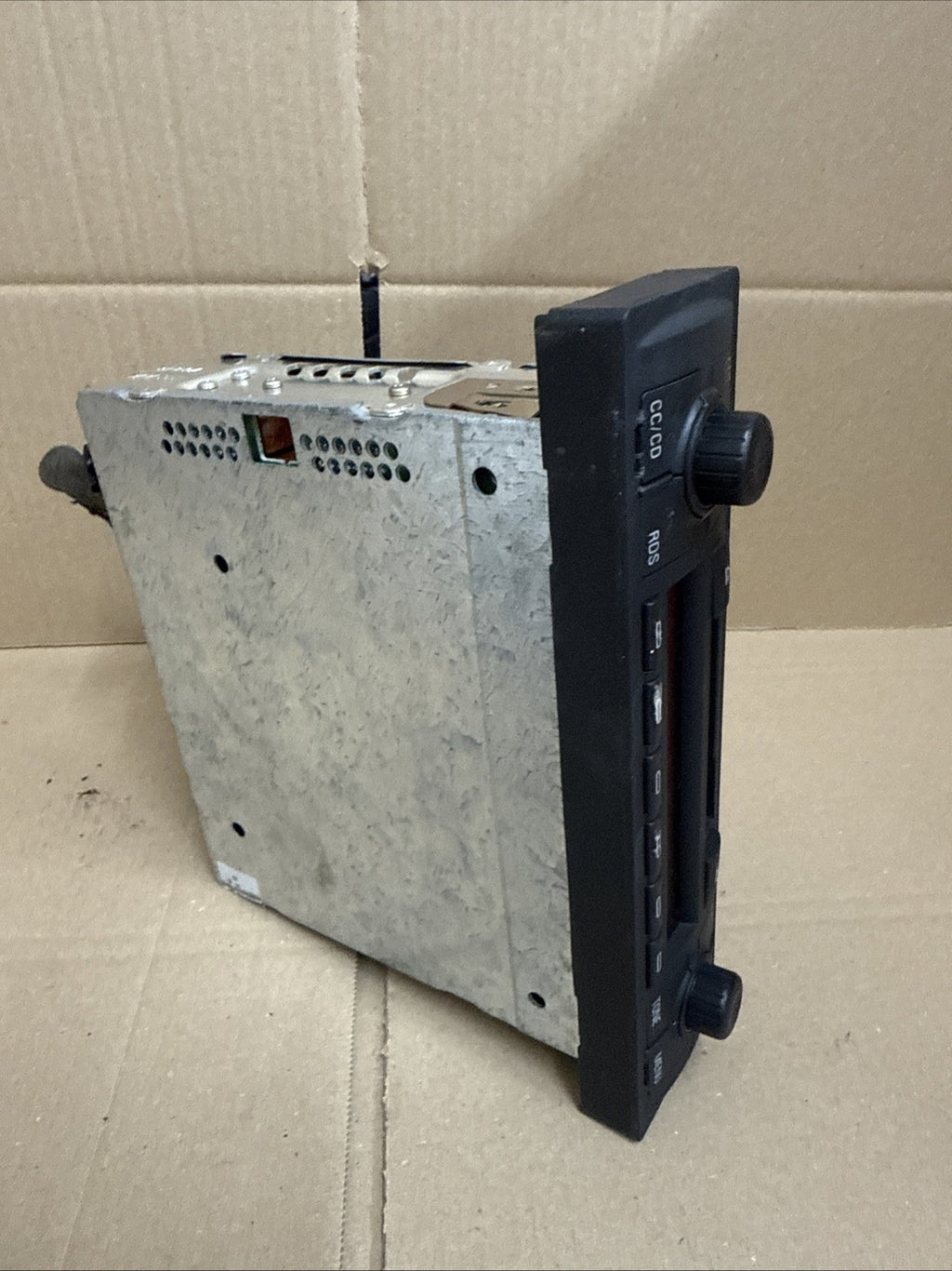 4B0035152E 2003 AUDI TT RADIO STEREO CASSETTE PLAYER HEAD UNIT With Code