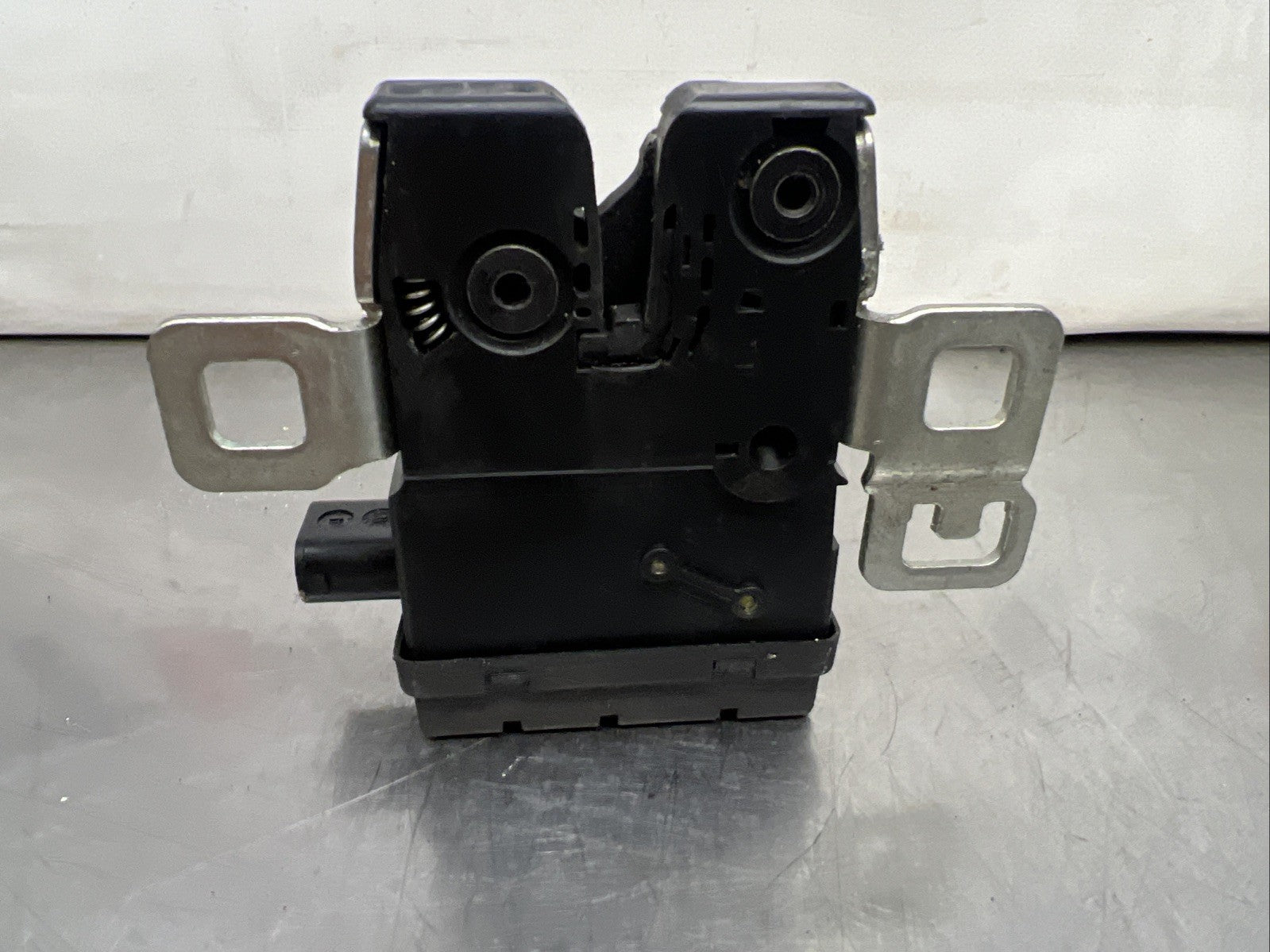 RANGE ROVER SPORT L320 05-09 UPPER TAILGATE LOCK LATCH