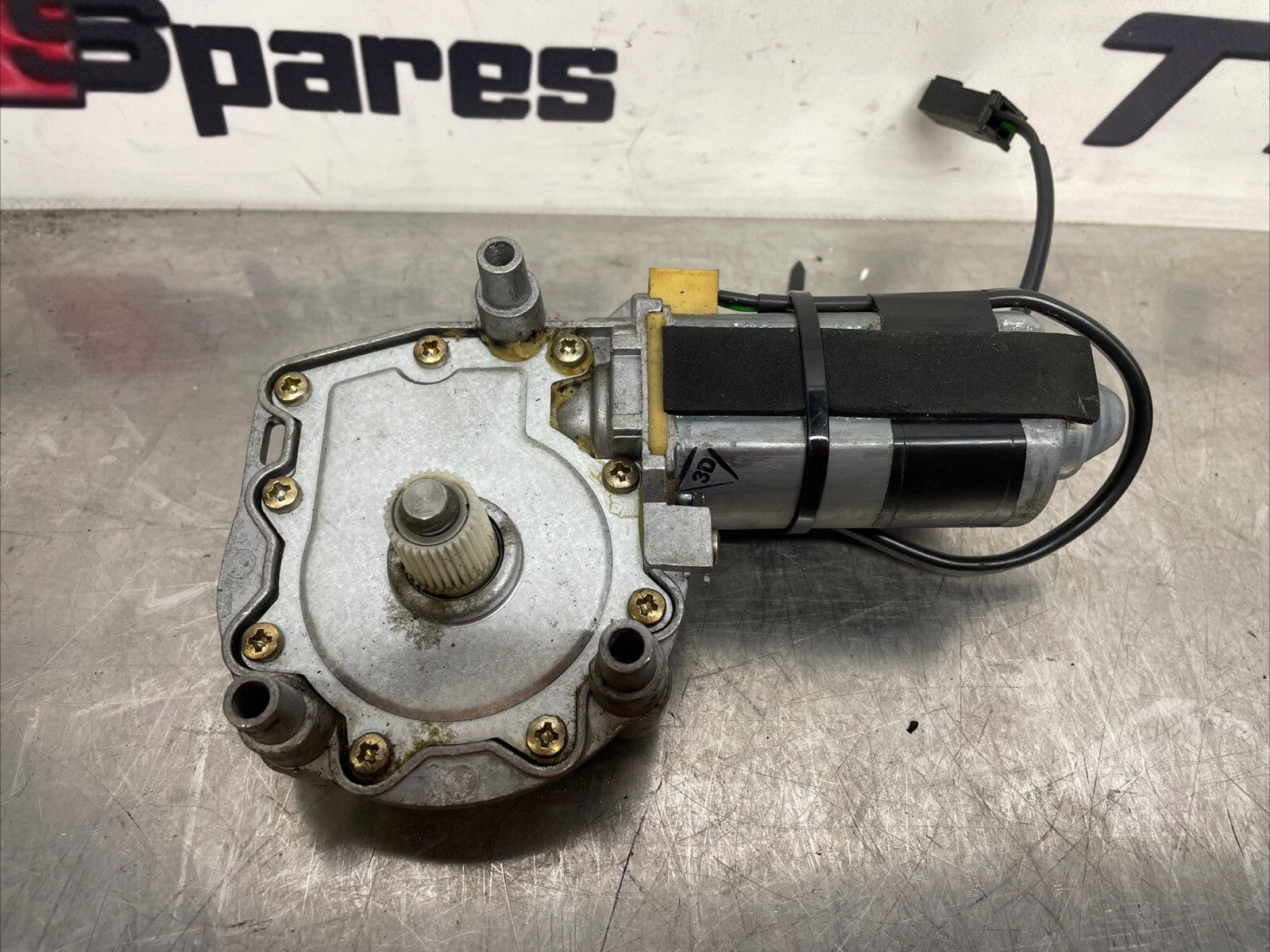 Audi A8 S8 D2 4D 1998 Front right front window regulator motor 05318261 ART15691