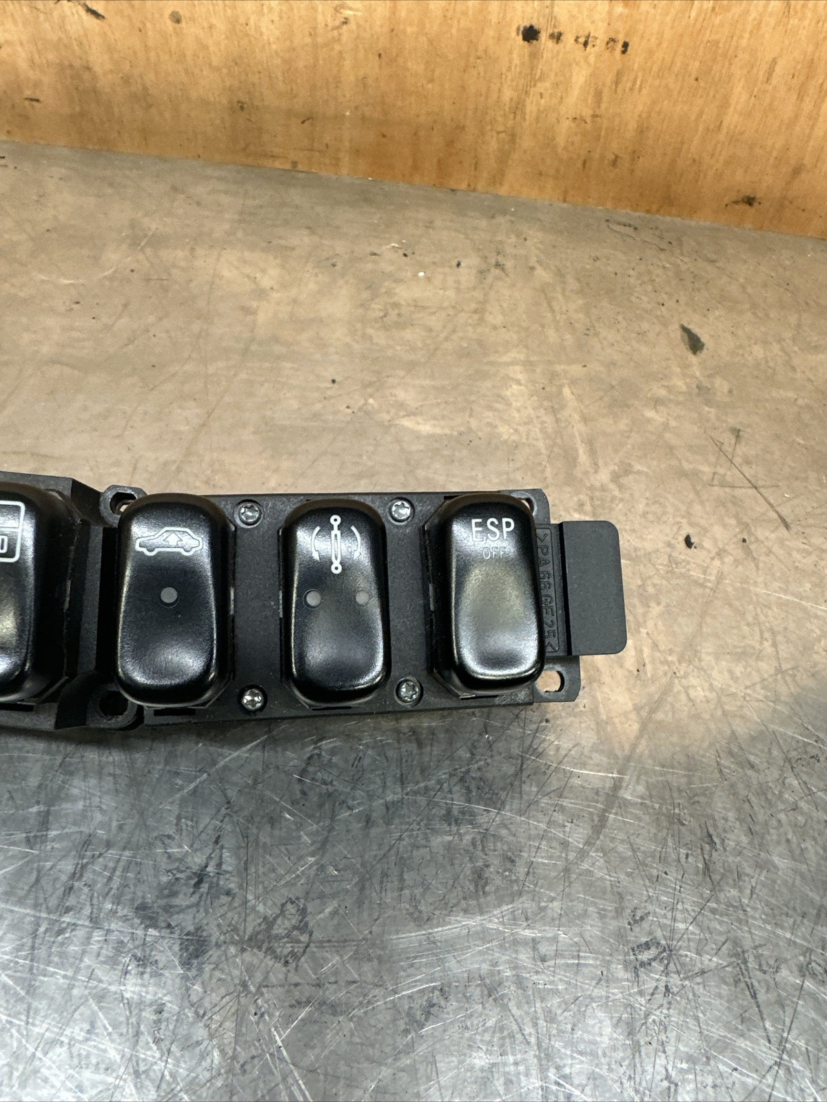 MERCEDES BENZ S-CLASS W220 DASH CENTER CONSOLE HAZARD SWITCH PANEL 2208214458 