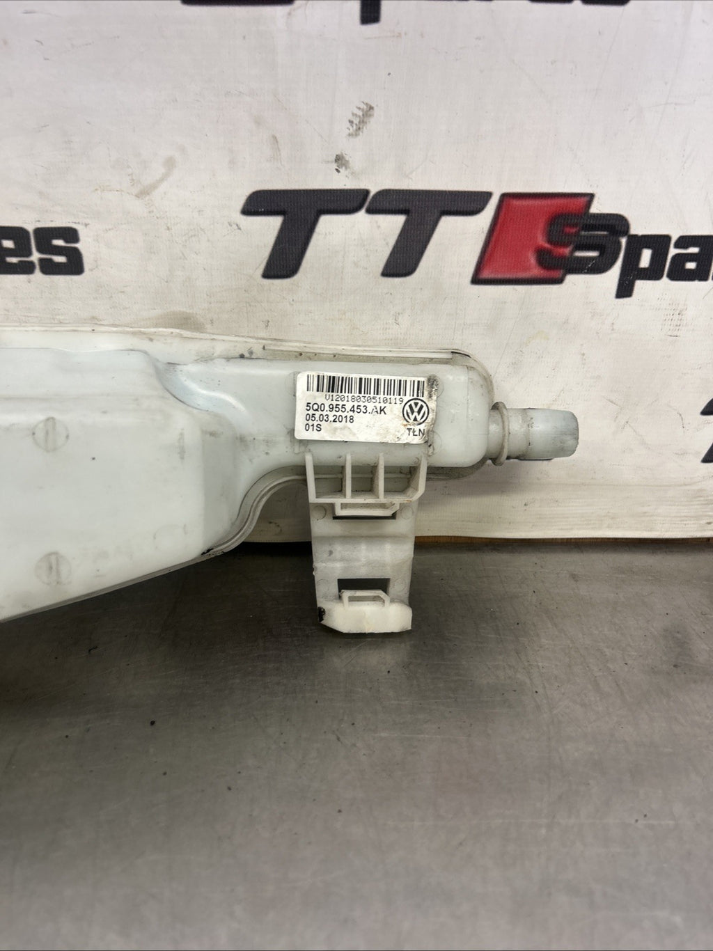 13-20 VOLKSWAGEN AUDI SEAT SKODA WINDSCREEN WASHER TANK RESERVOIR 5Q0955449AK