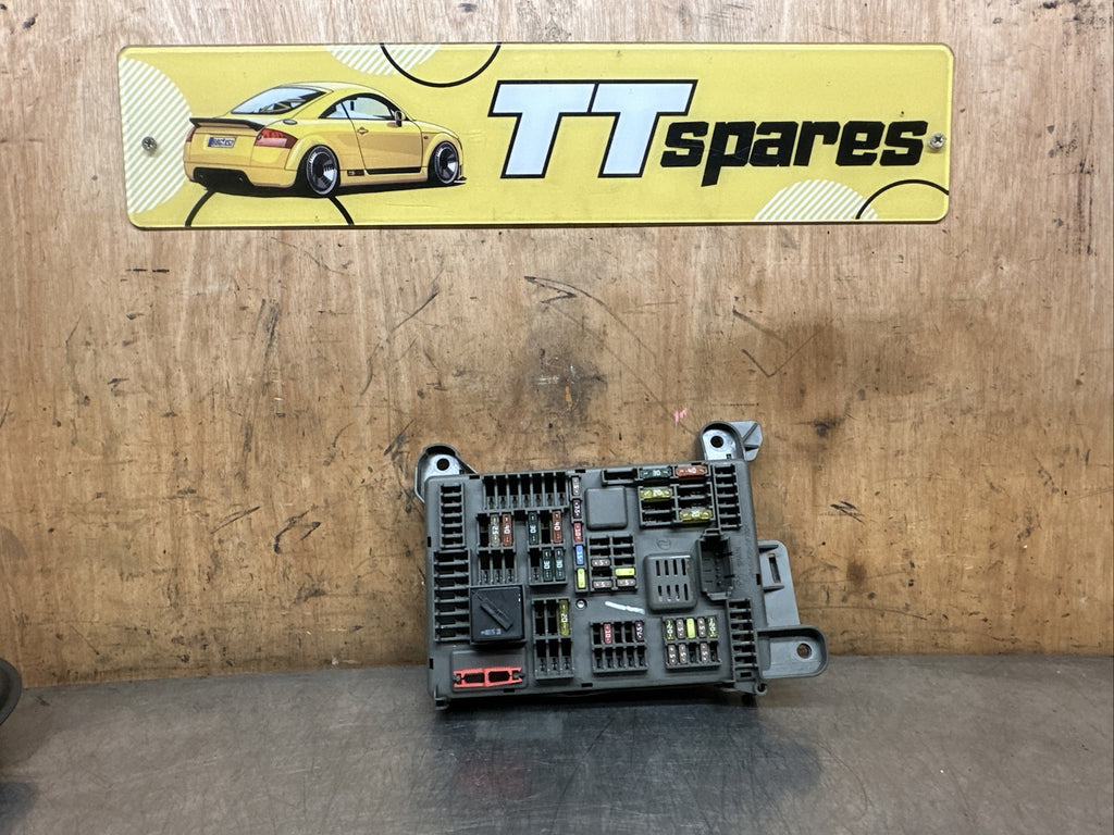 BMW  X5 E70 Fuse Box Relay Unit Module Power Distribution B010105300 B552 