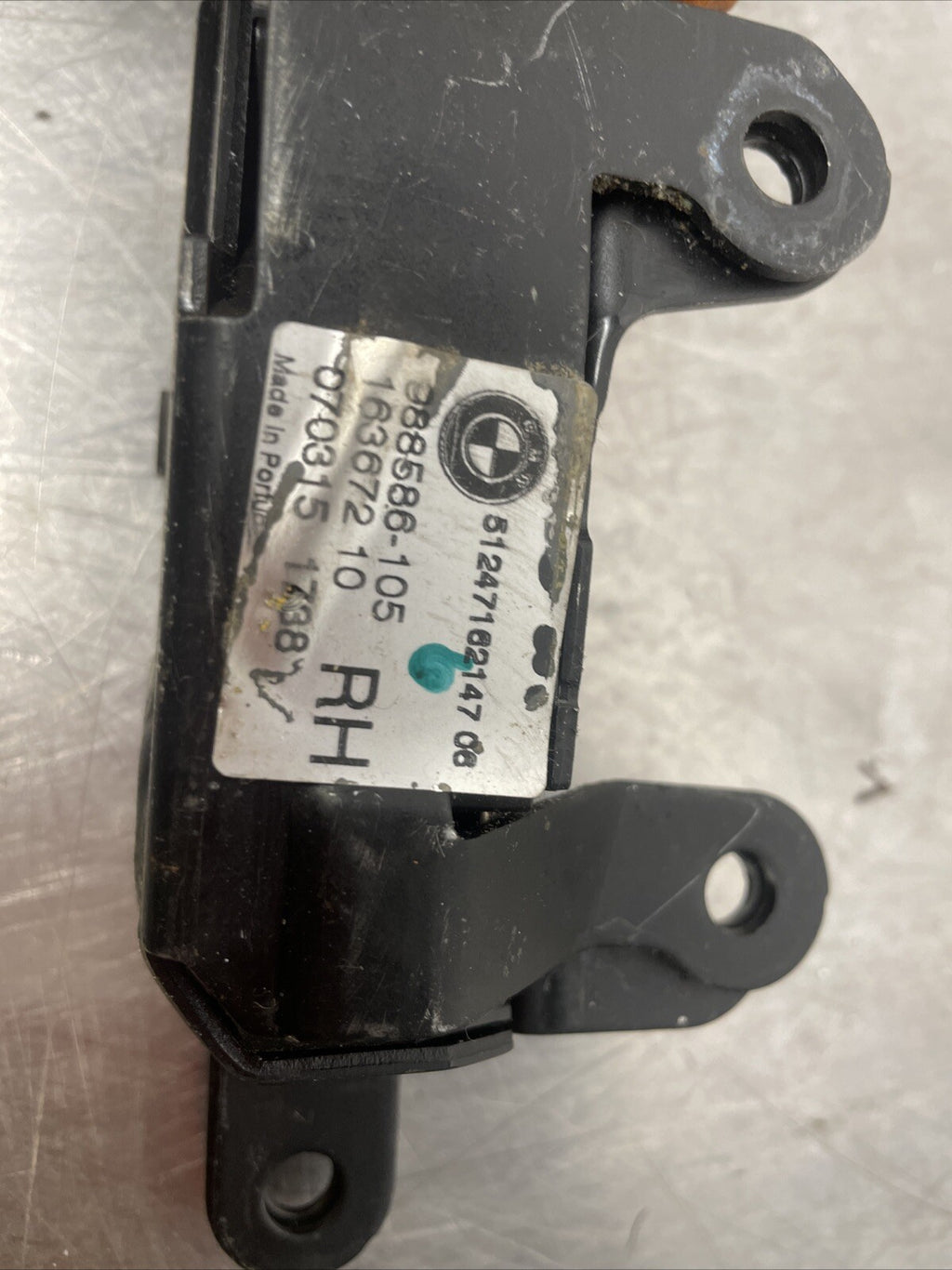 975827-104 BMW X5 TAILGATE BOOT LID LOWER LOCK  E70 2007 - 2009