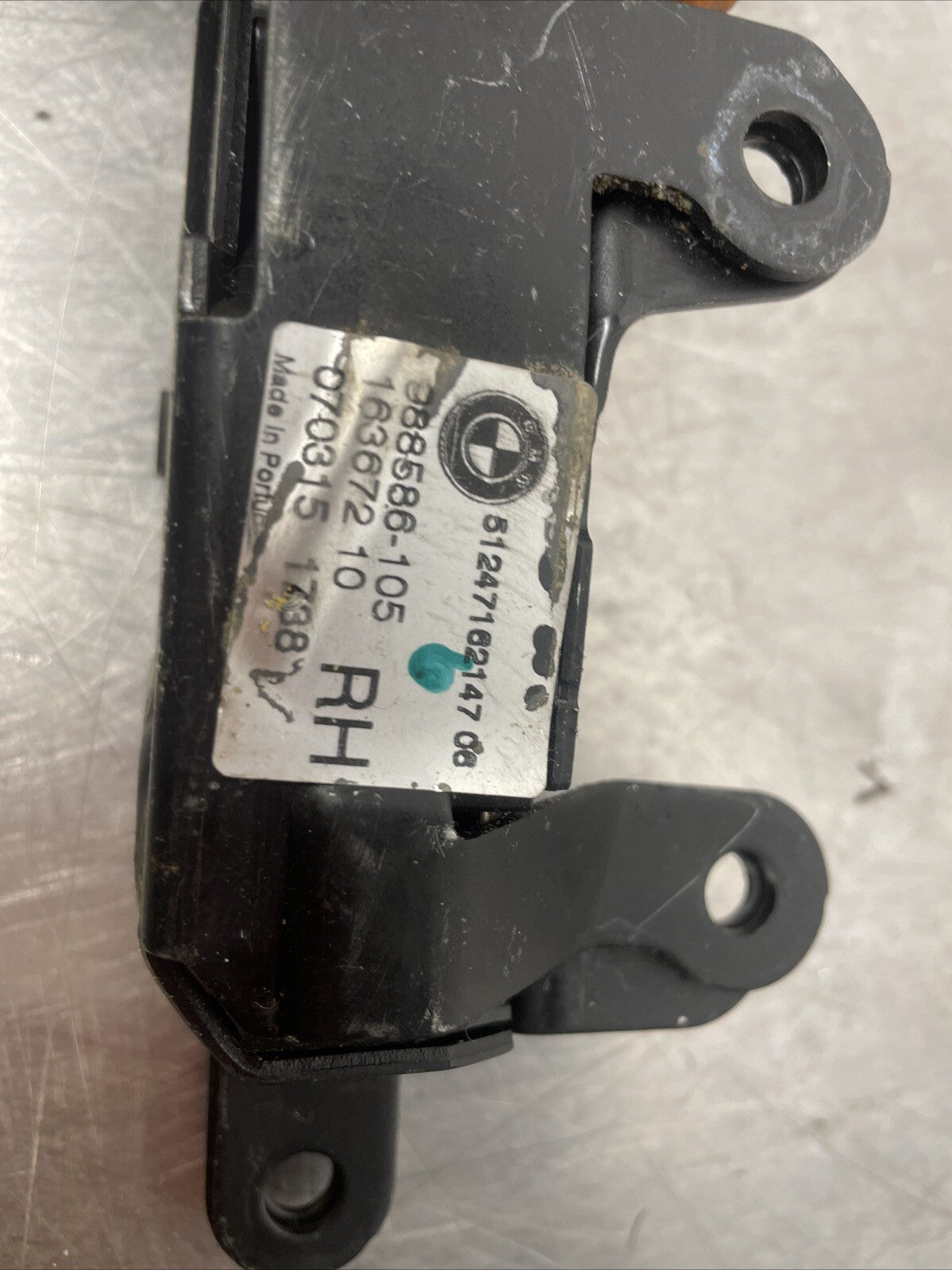 975827-104 BMW X5 TAILGATE BOOT LID LOWER LOCK  E70 2007 - 2009