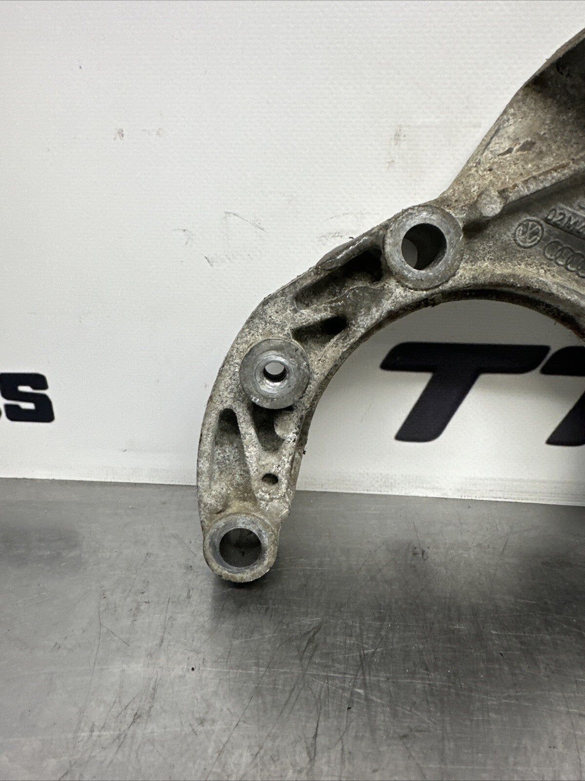 Audi TT 8N MK1 QUATTRO ENGINE SUPPORT MOUNT DIFF TRANSFER BOX BRACKET 02M409905