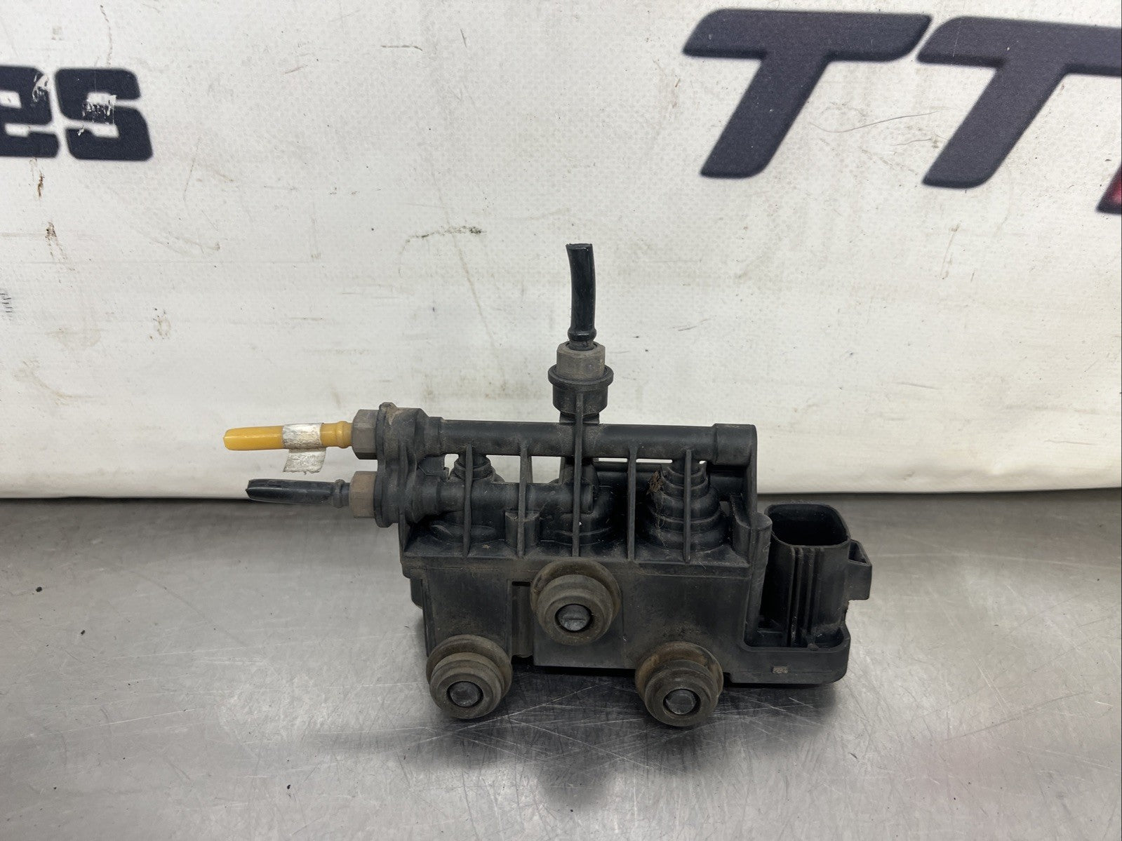 Land Rover Discovery 3 04-09 Front Air Suspension Relief Valve RVH00095