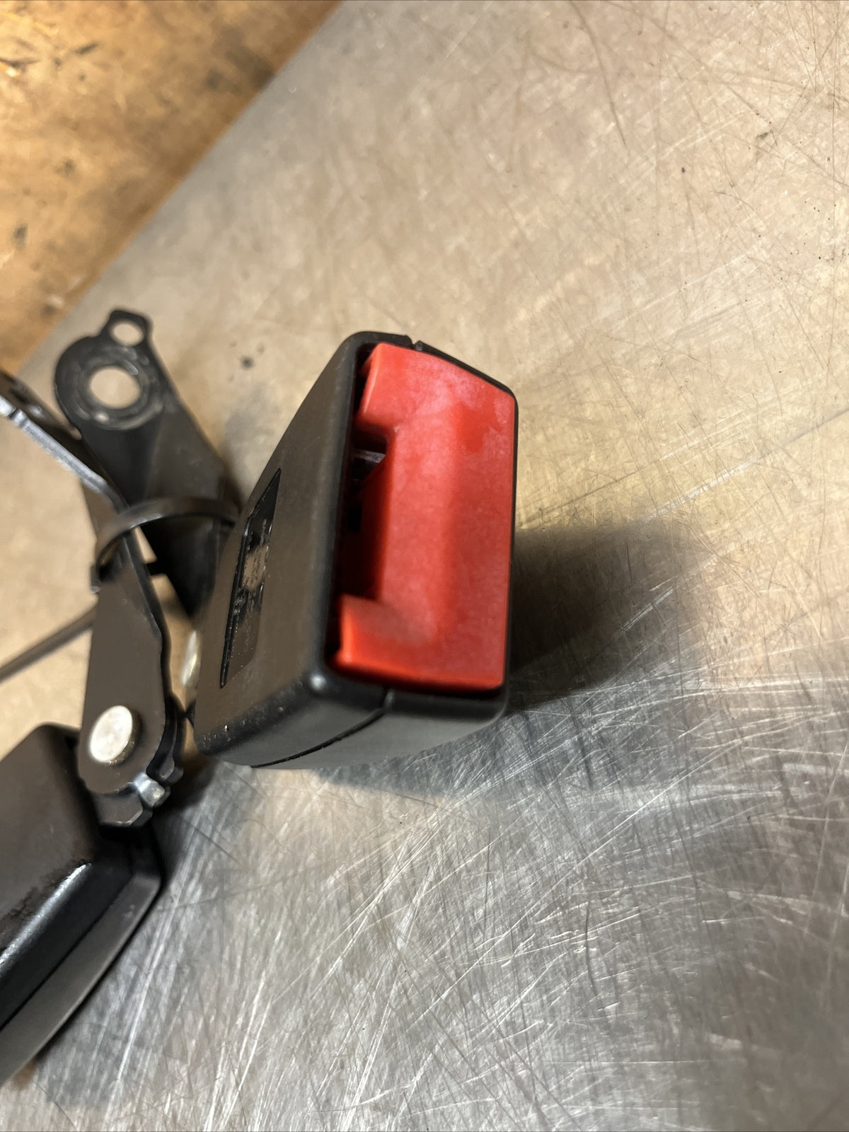 AUDI TT MK1 98-06 8N REAR RIGHT AND LEFT PAIR OF SEAT BELT BUCKLES BUCKLE CLASP.