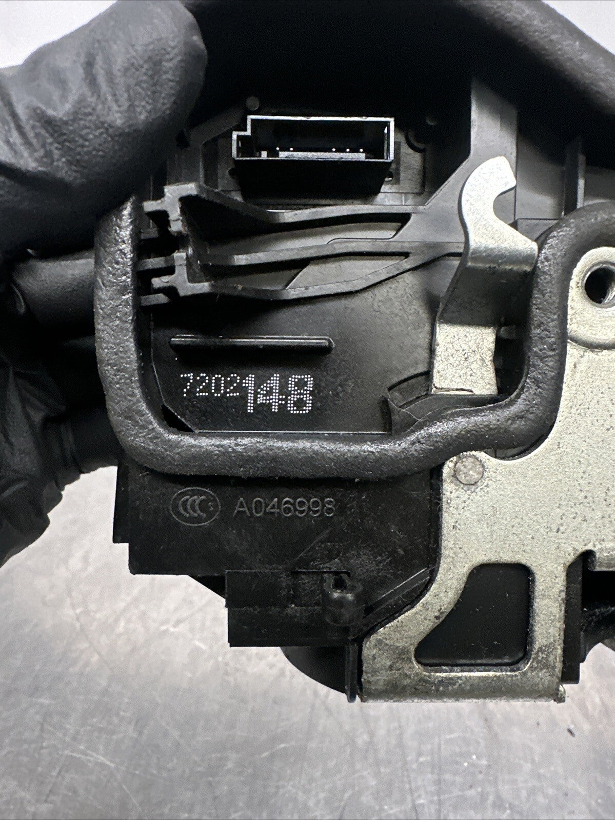 BMW X5 DOOR LOCK MECHANISM REAR RIGHT DRIVER SIDE 7202148 E70 2007 - 2009