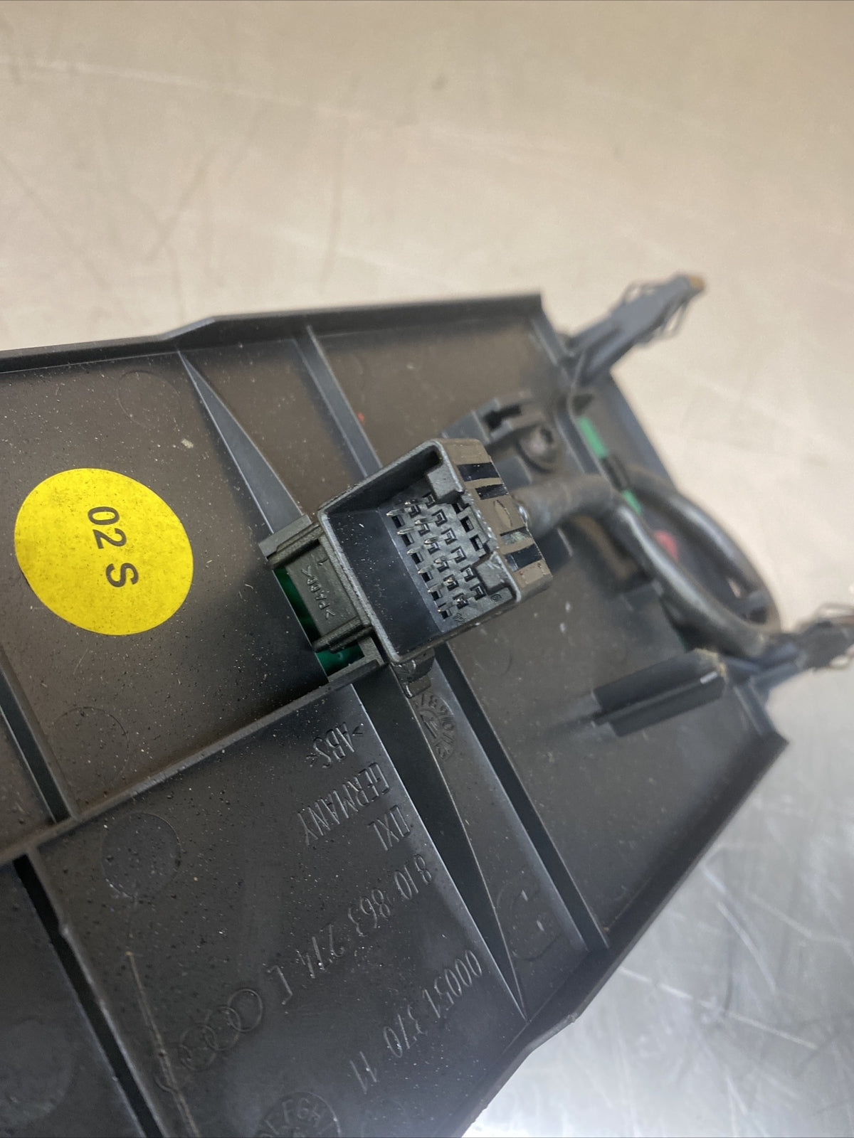 Audi TT 8J Centre Console Mobile Phone Holder  8J0863274C