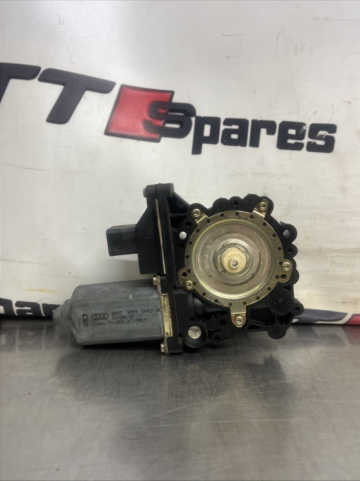 AUDI TT MK1 8N (98-06) O/S RIGHT ELECTRIC WINDOW REGULATOR MOTOR 8N8959802A