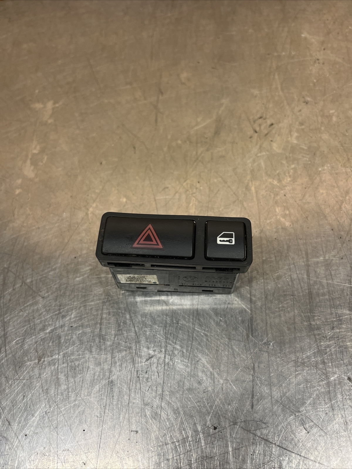 Genuine Used Hazard Lock Switch For BMW E46 E86 E85 E53 Z4 X5 3 Series 8368920