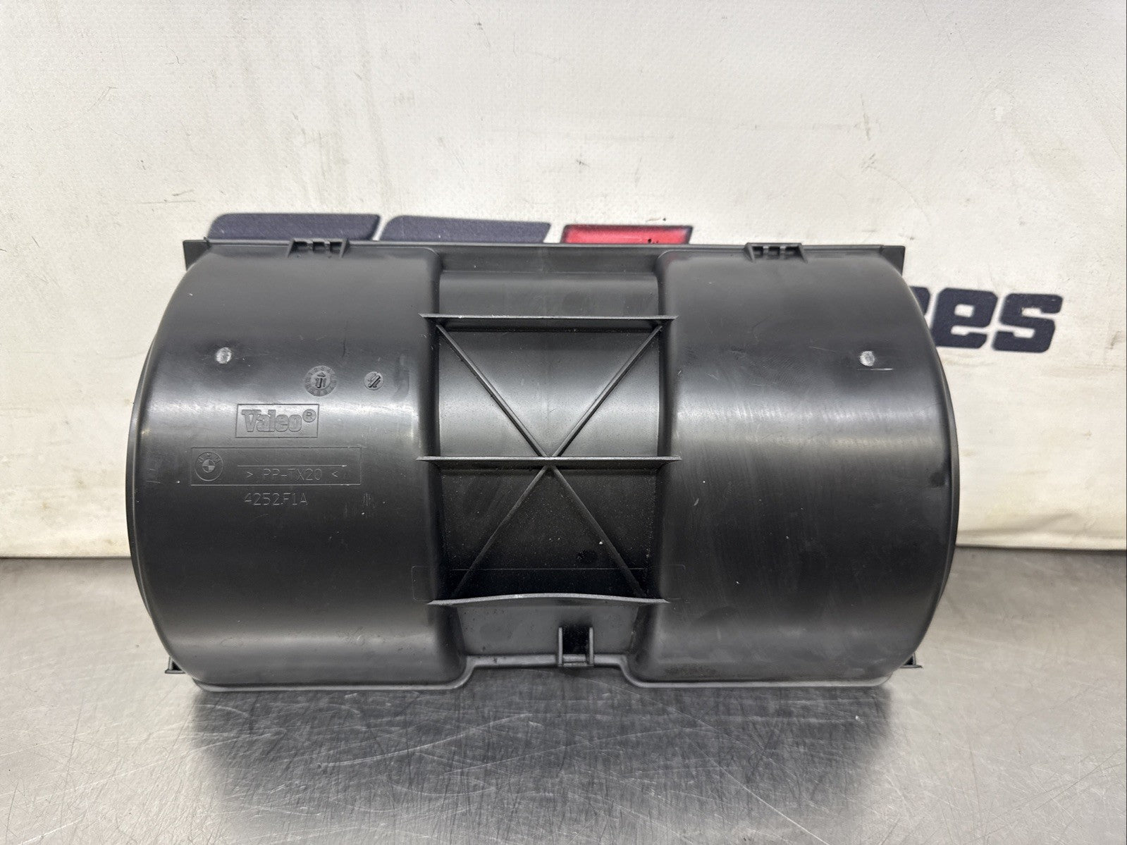 L322 Range Rover 02-12 - Blower Motor Trim / Blower Motor COVER / 4252F1A VALEO