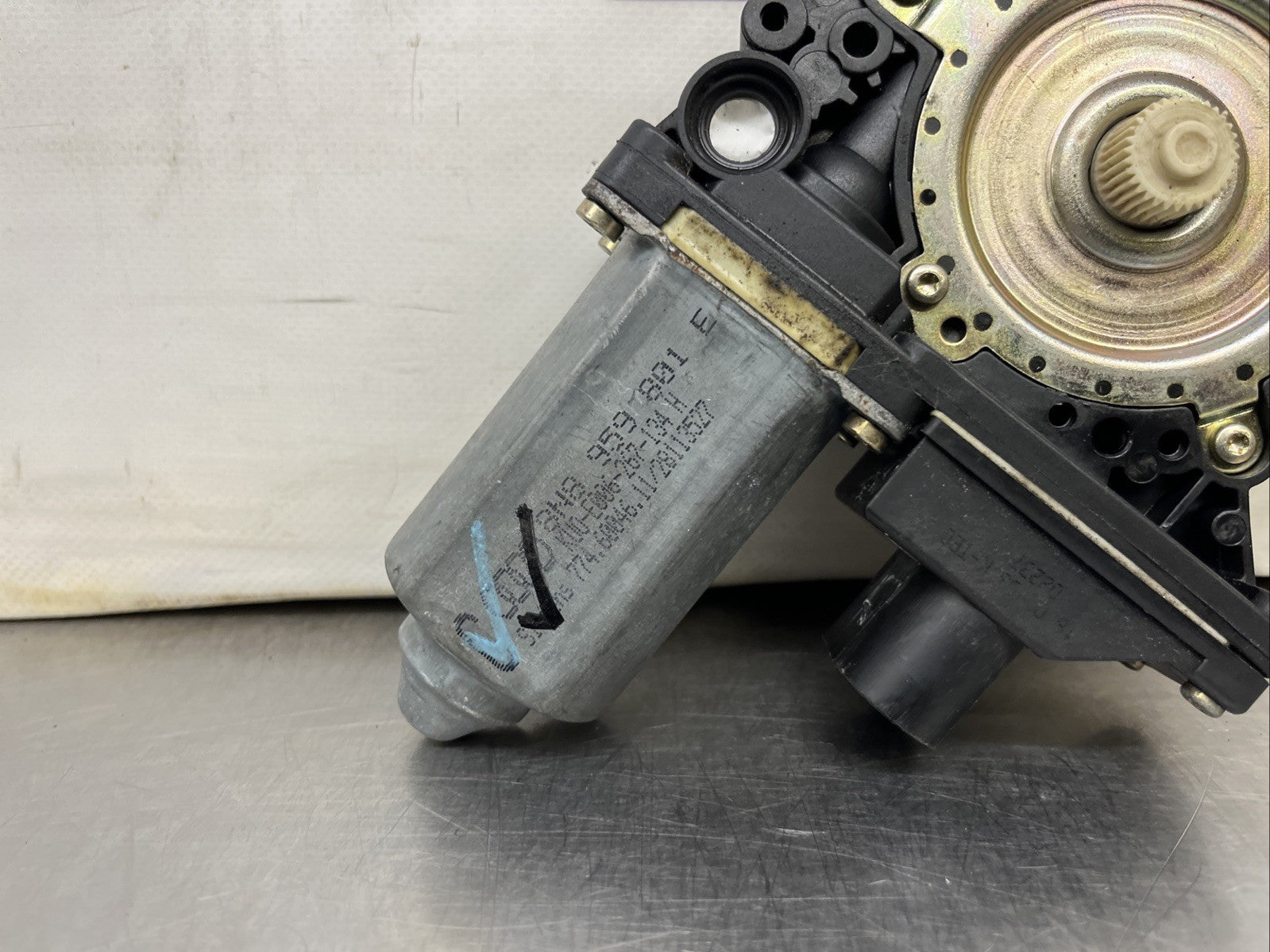 AUDI TT MK1 8N COUPE PASSENGERS SIDE WINDOW MOTOR 8N8959801E