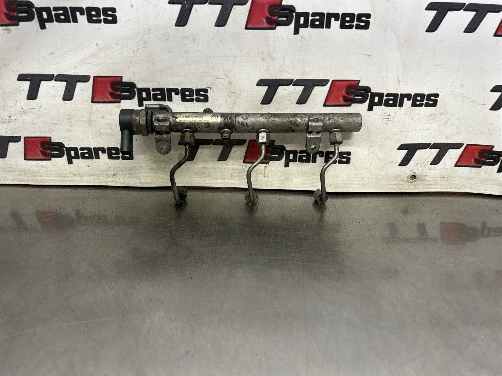 2012 MERCEDES BENZ E CLASS W212 3.0 DIESEL FUEL INJECTOR RAIL OEM A6420702495