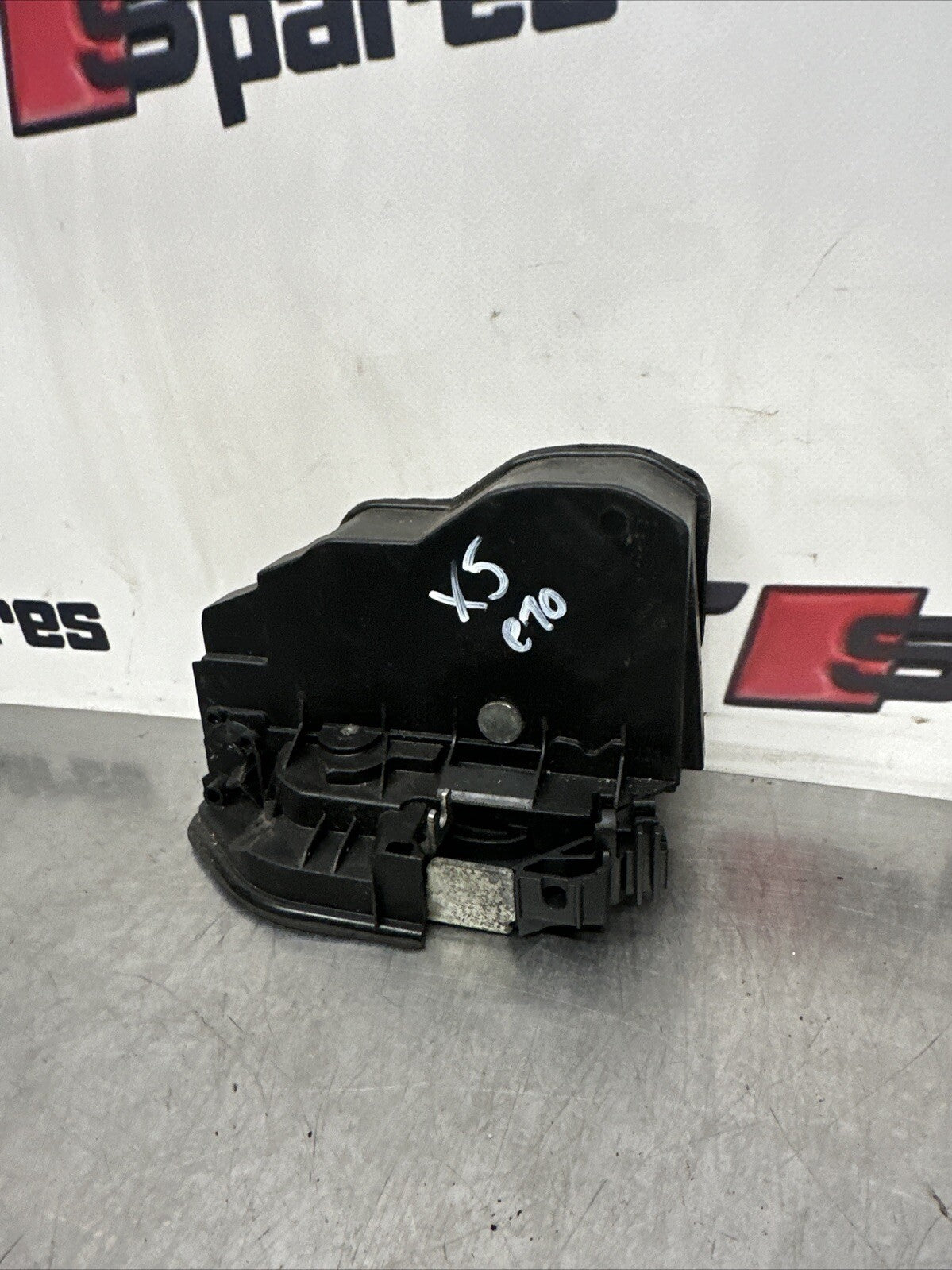 BMW X5 DOOR LOCK MECHANISM REAR RIGHT DRIVER SIDE 7202148 E70 2007 - 2009