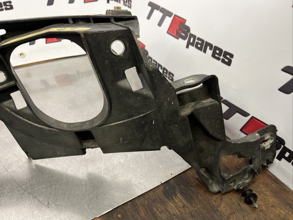 BMW X5 Diesel E70 Front Passenger Side Wing Support Bracket 7157989