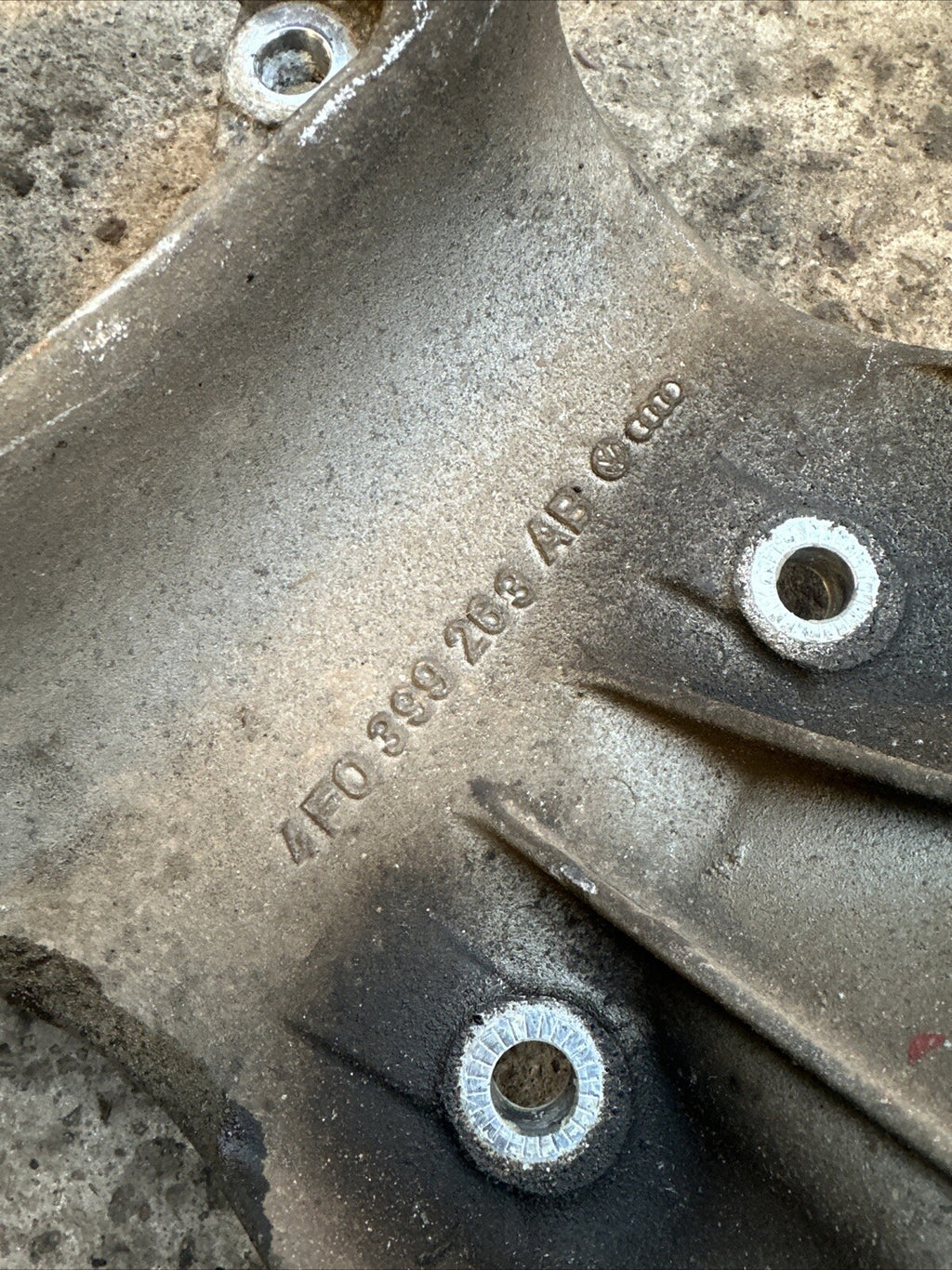 4F0399263AB Audi S6 A6 4F C6 Transmission Gearbox Support Bracket 