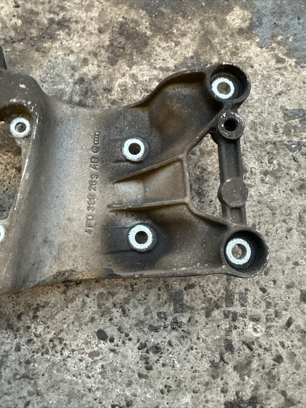 4F0399263AB Audi S6 A6 4F C6 Transmission Gearbox Support Bracket 