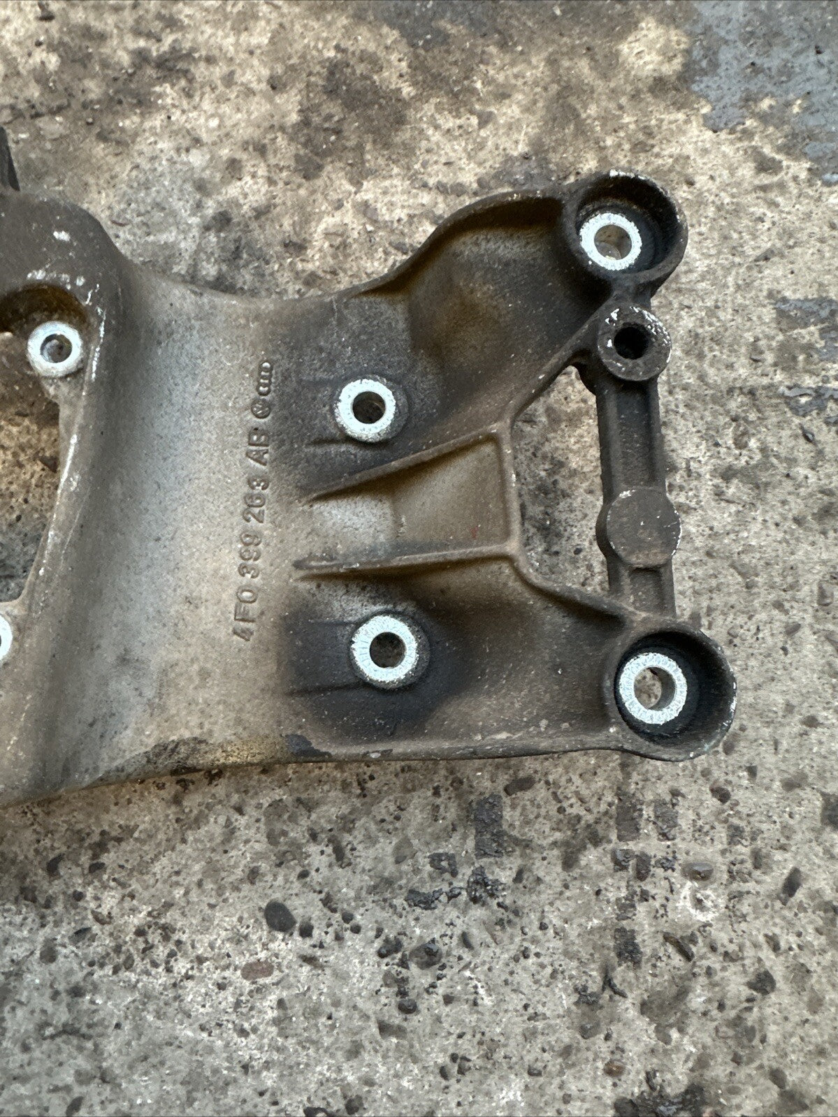 4F0399263AB Audi S6 A6 4F C6 Transmission Gearbox Support Bracket 
