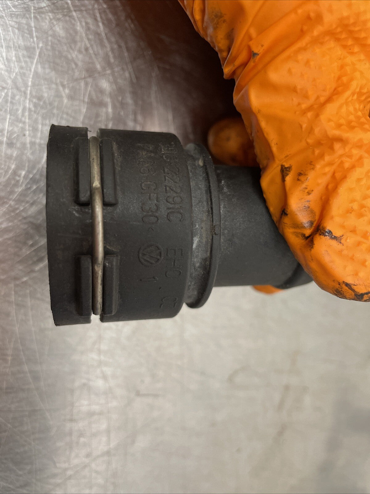 Audi Q5 8R Coolant Pipe Hose Radiator Quick Connector Genuine 3B0122291C