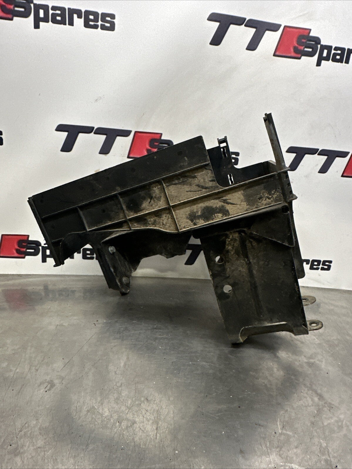 AUDI TT MK1 V6 BATTERY TRAY / BOX SUPPORT (ENGINE BAY) V6 3.2 / QS 98-06 COUPE