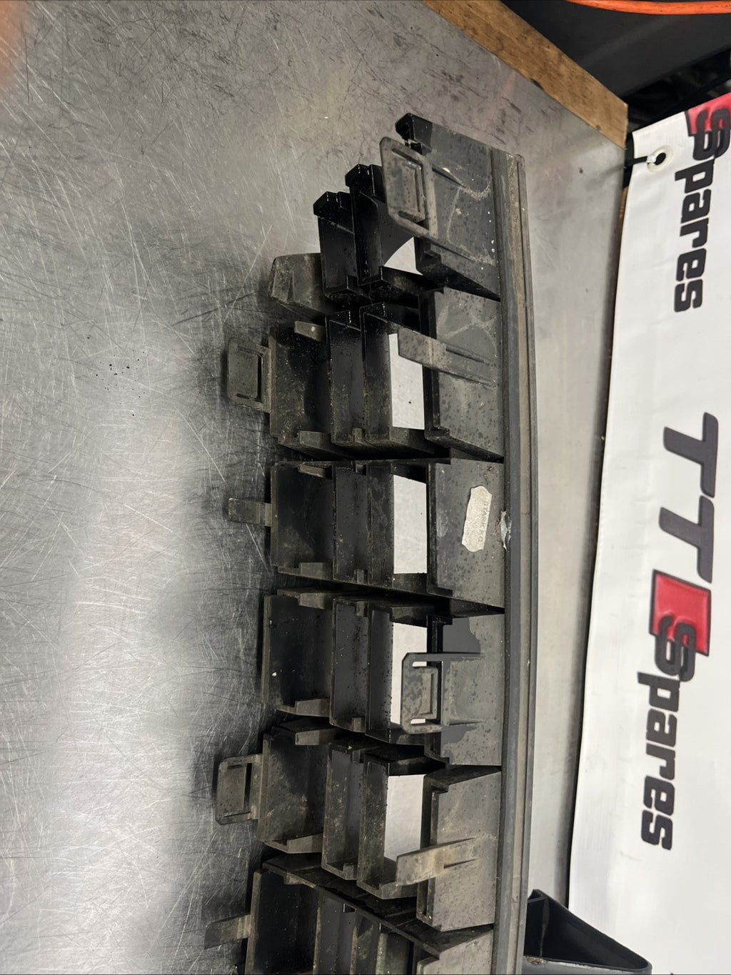 Audi Tt Mk1 3.2 V6 Front bumper  Lower Middle Grill Genuine