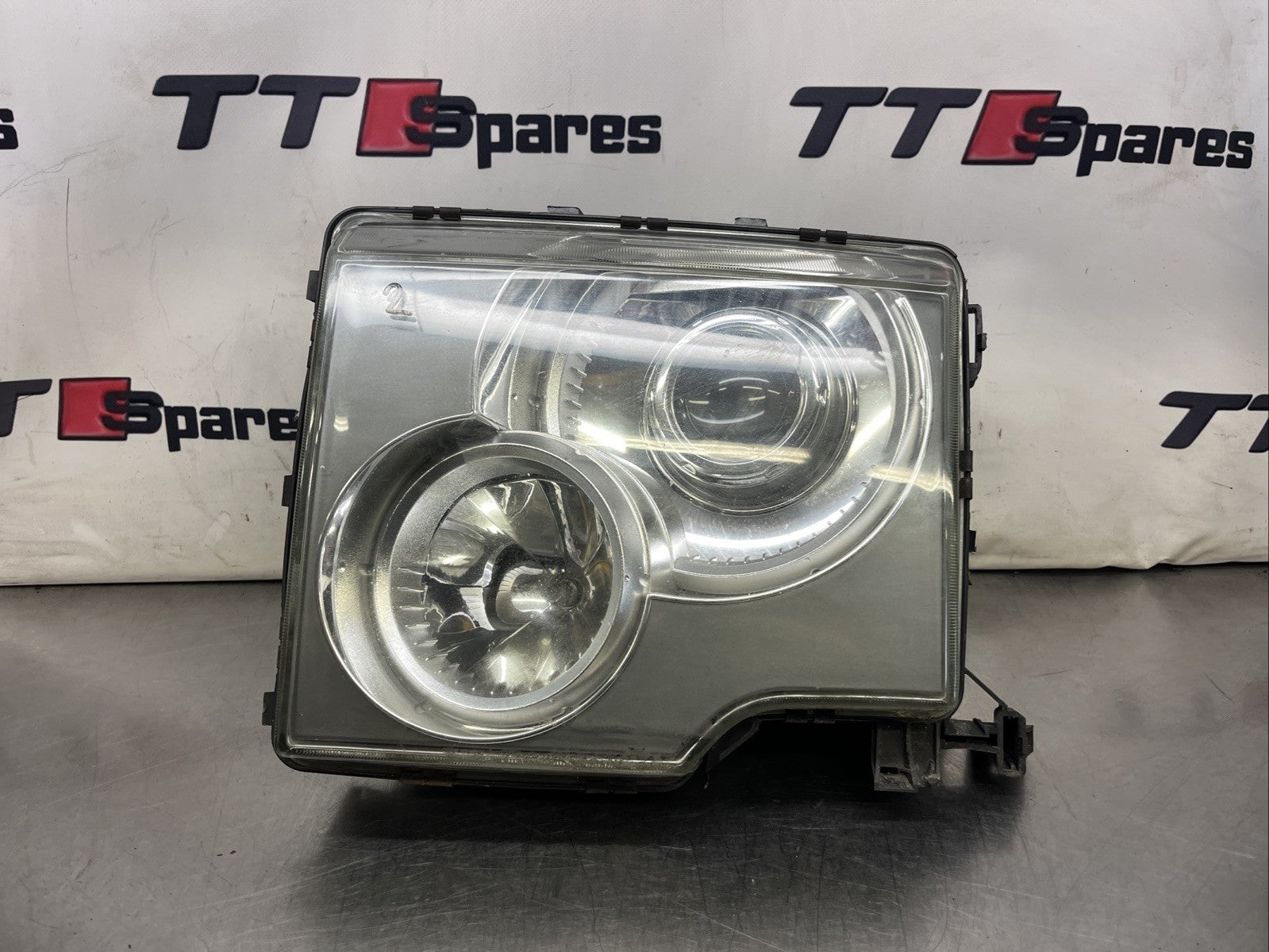 Range Rover L322 Headlight Xenon Near Side XBC000376 2002 to 2006 B14032