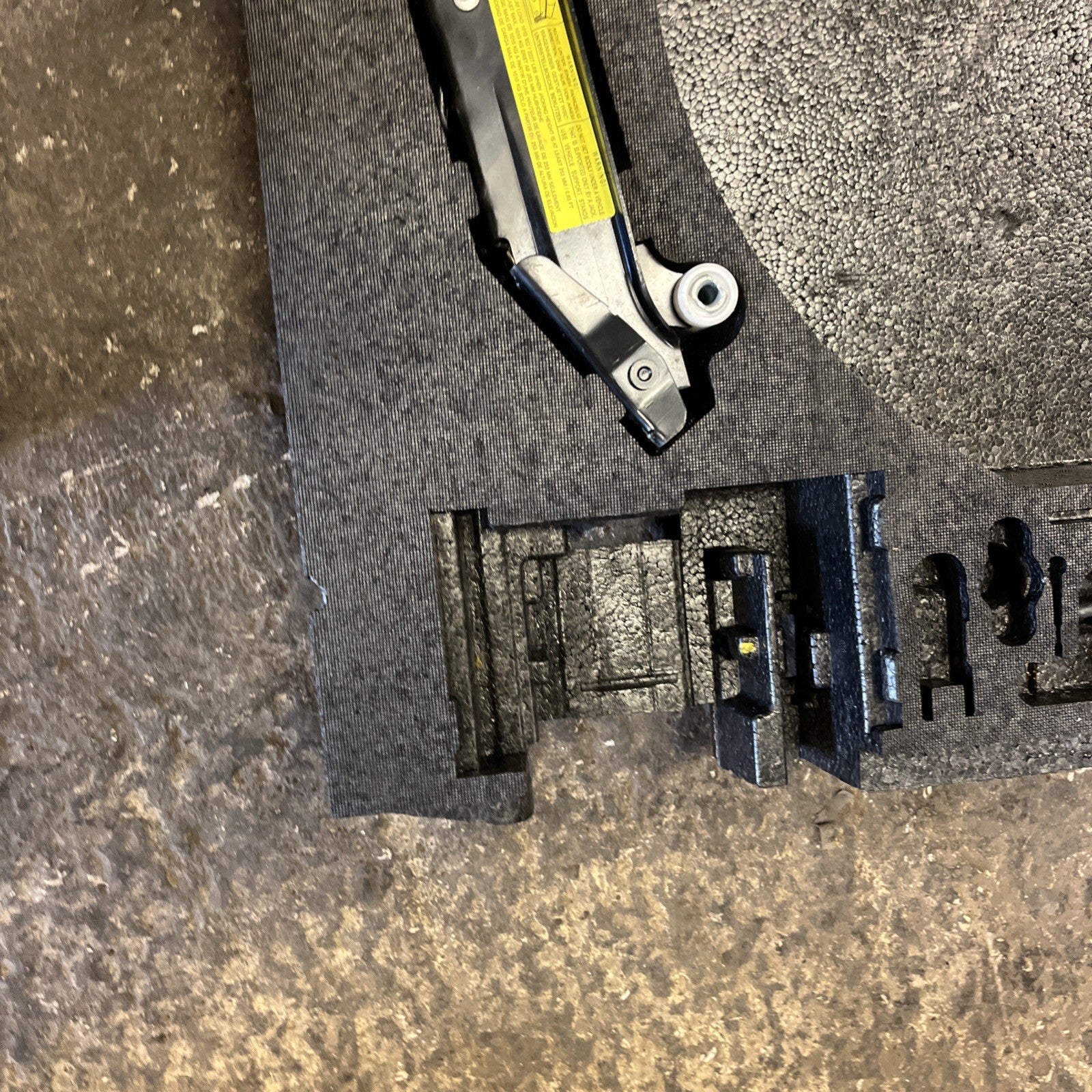 Audi TT Mk2 8J 2006-2014 Spare Wheel Tool Kit, Scissor Jack inc Foam Storage