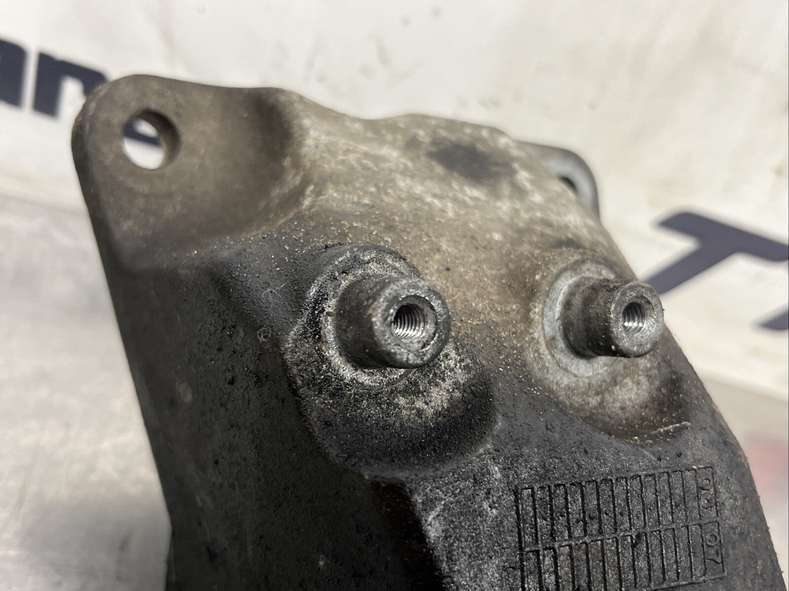 Range Rover Sport Engine Mount Bracket Left KKU500771