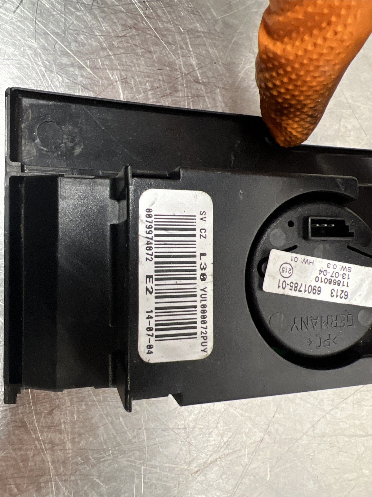 Range Rover L322 ride height & tailgate release switch YUL000072PUY 2003