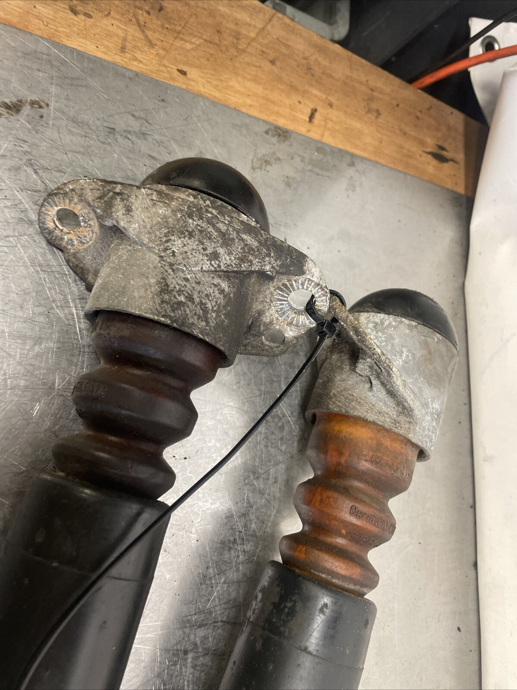 Seat Leon Cupra R Rear Shocks 2004 fit all mk4 golf/leon/fwd models