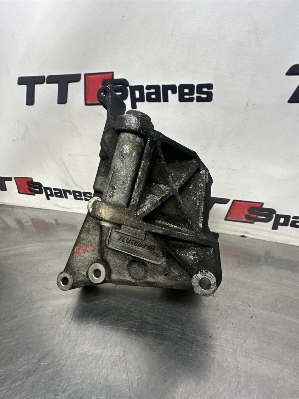 Range rover sport 3.6 tdv8 engine alternator mount bracket ylu500430
