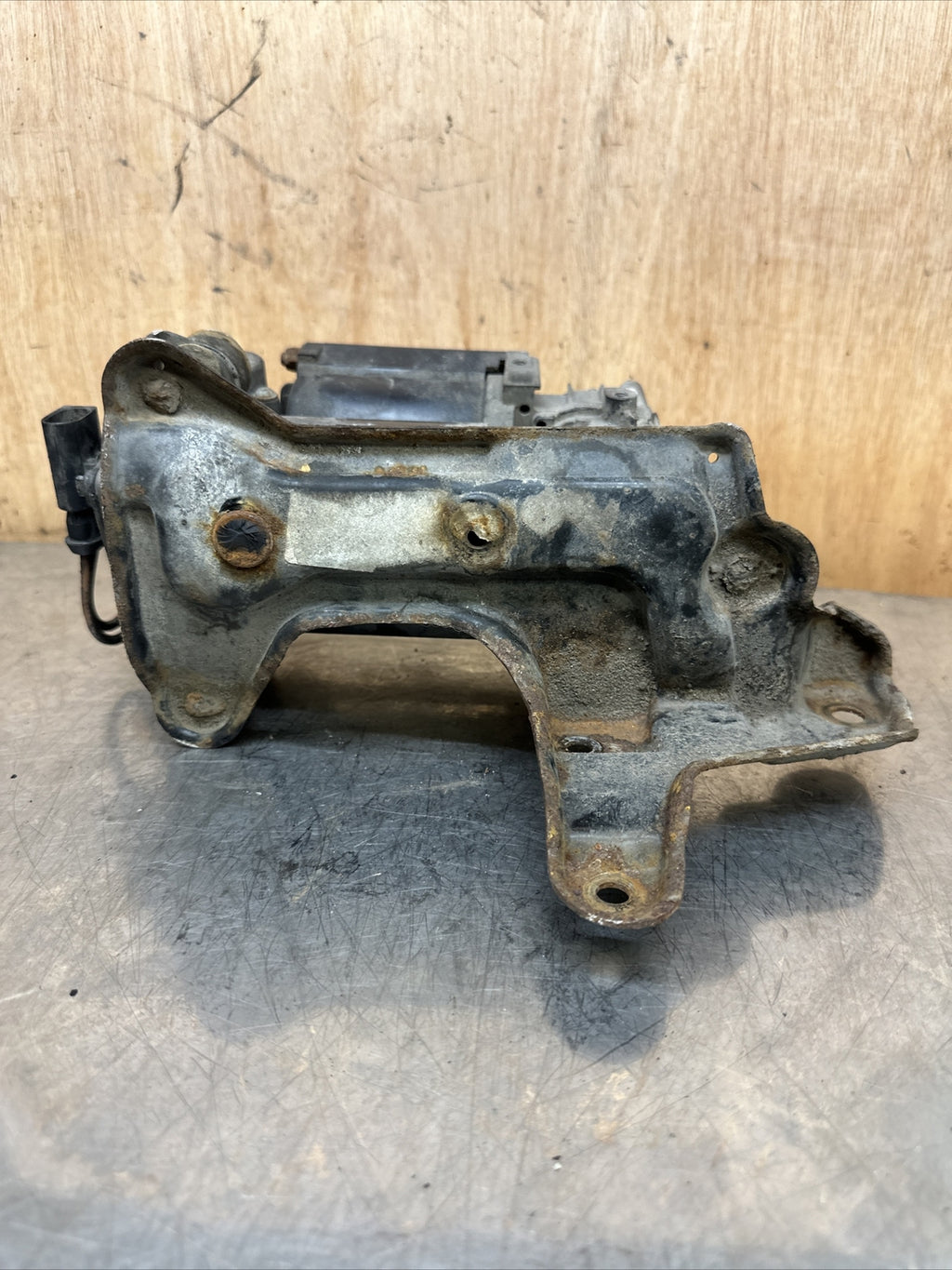 MERCEDES-BENZ S-CLASS W220 98-05 AIR SUSPENSION COMPRESSOR PUMP A211320030401