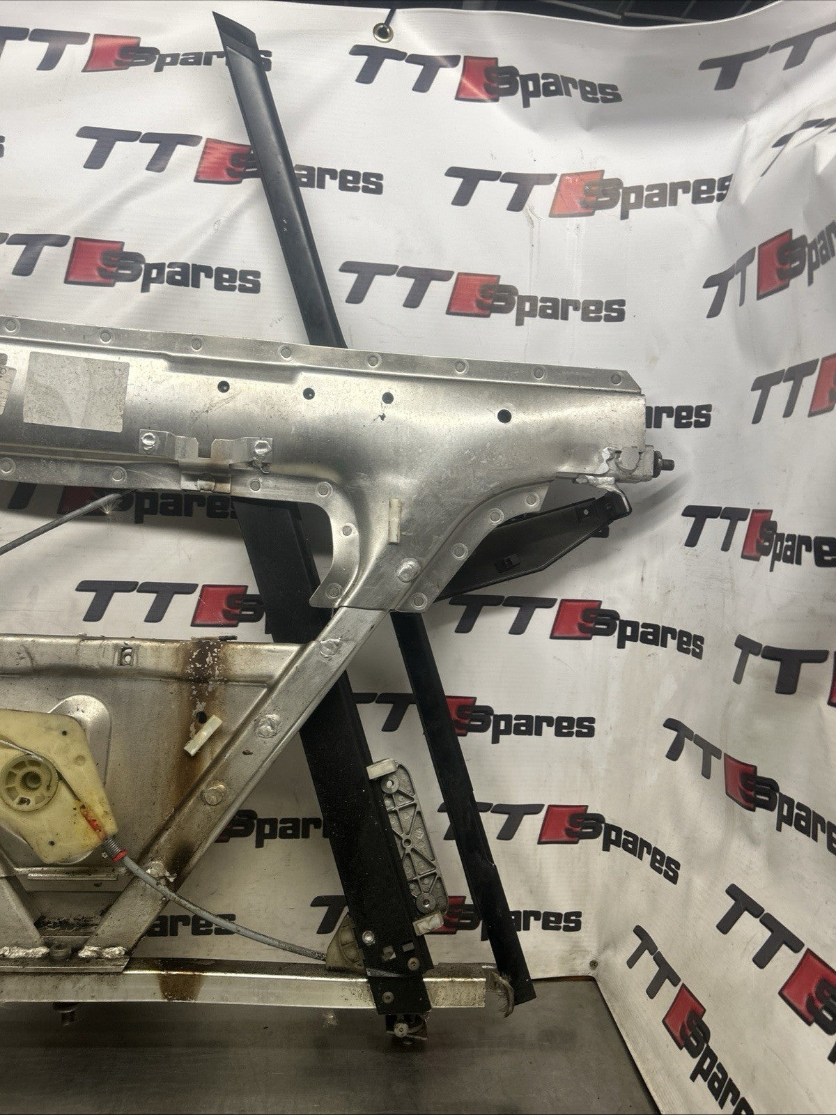 2006 AUDI TT FRONT WINDOW REGULATOR LH PASSENGER SIDE 3 DOOR COUPE 8N8837729B