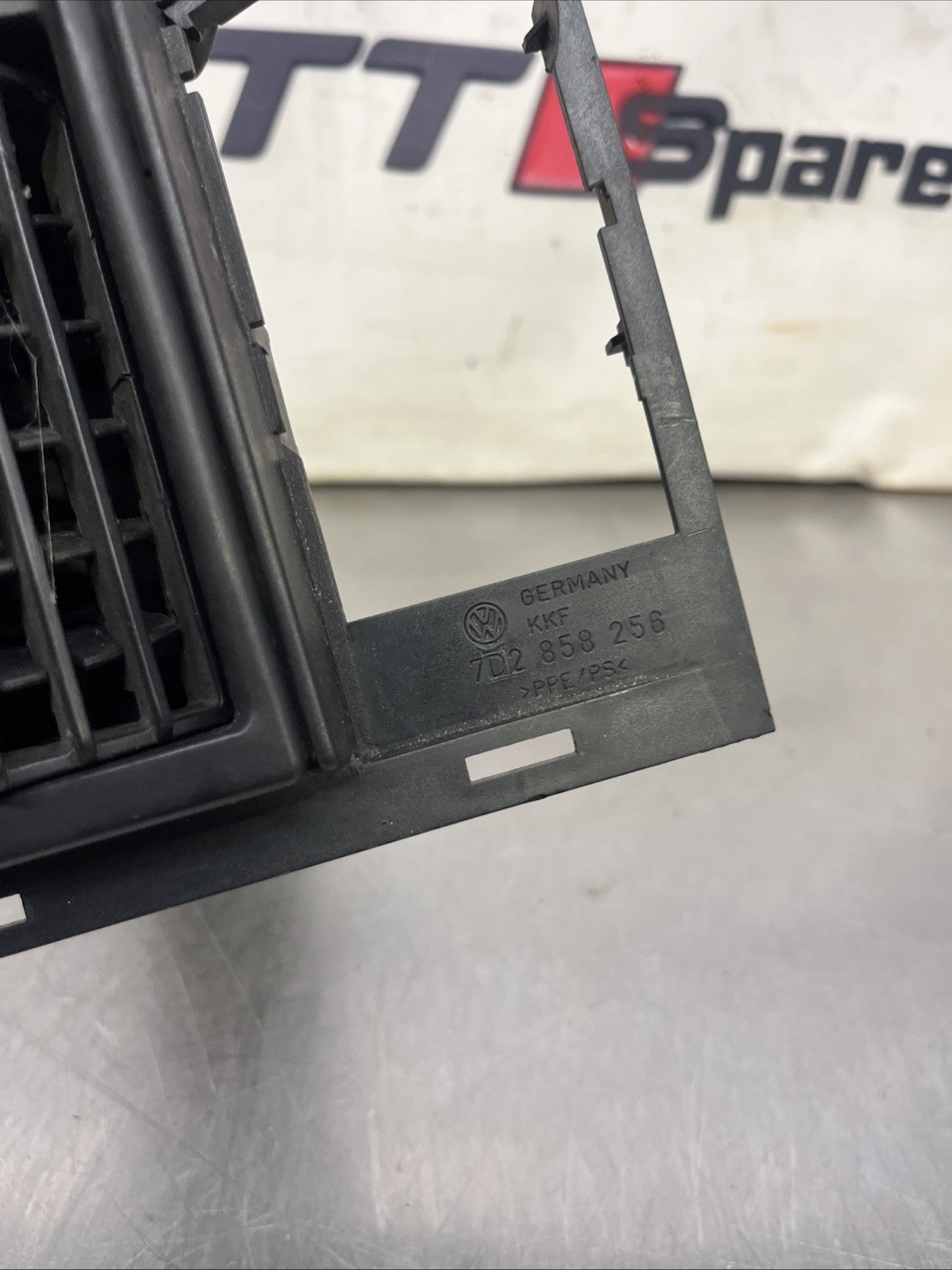 volkswagen transporter T4 Air Duct Connection Vw 701819721a 