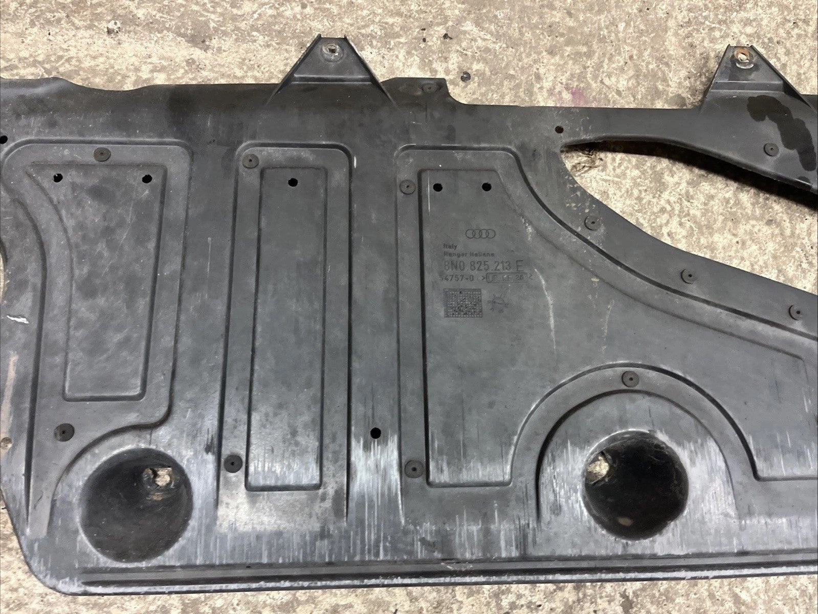 8n0825213e Mk1 TT Fwd Rear Undertray Good Condition