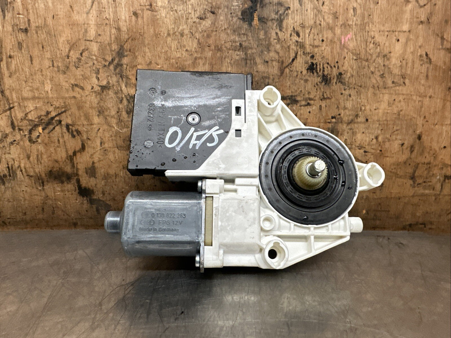 Audi A3 8P SportBack O/S/F Window Motor 8P0959801F