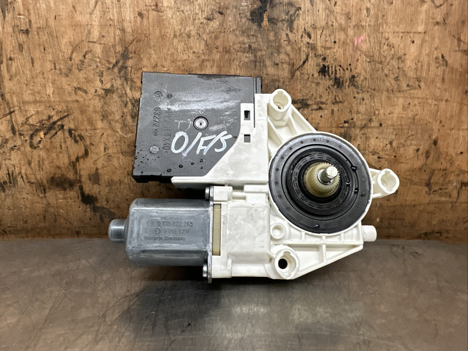 Audi A3 8P SportBack O/S/F Window Motor 8P0959801F
