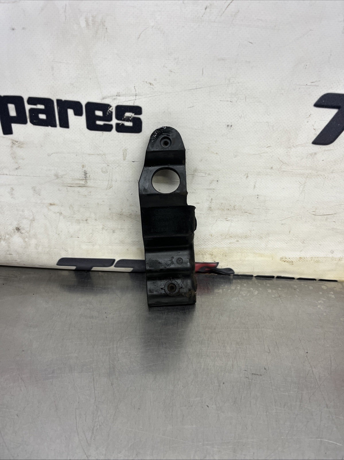 AUDI TT 8N 3.2 V6 FRONT BUMPER BRACKET + RHS FRONT 8N0807184